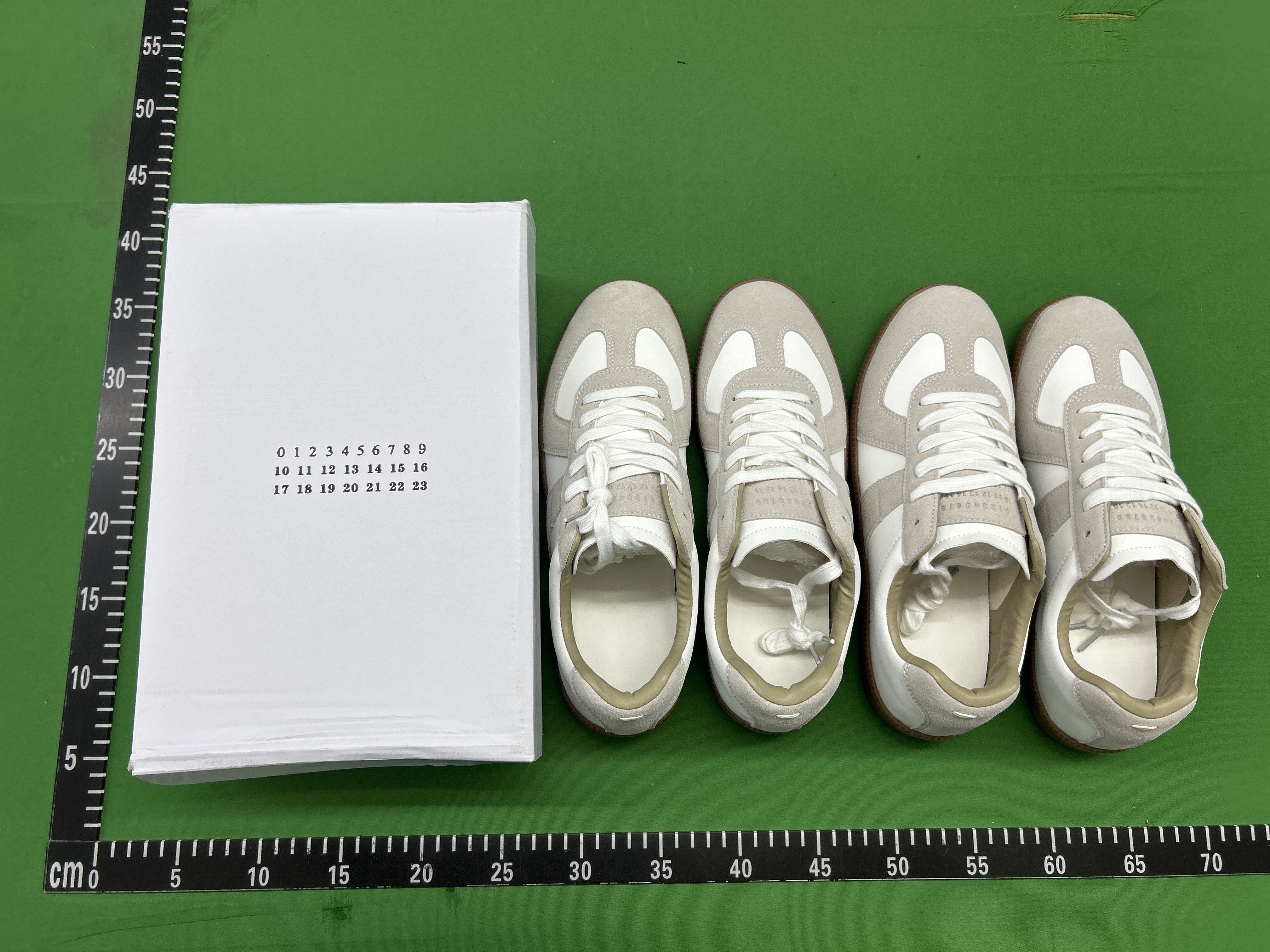 Foto QC 2 de Maison Margiela Replica Leather and Suede Low Top Sneakers Black