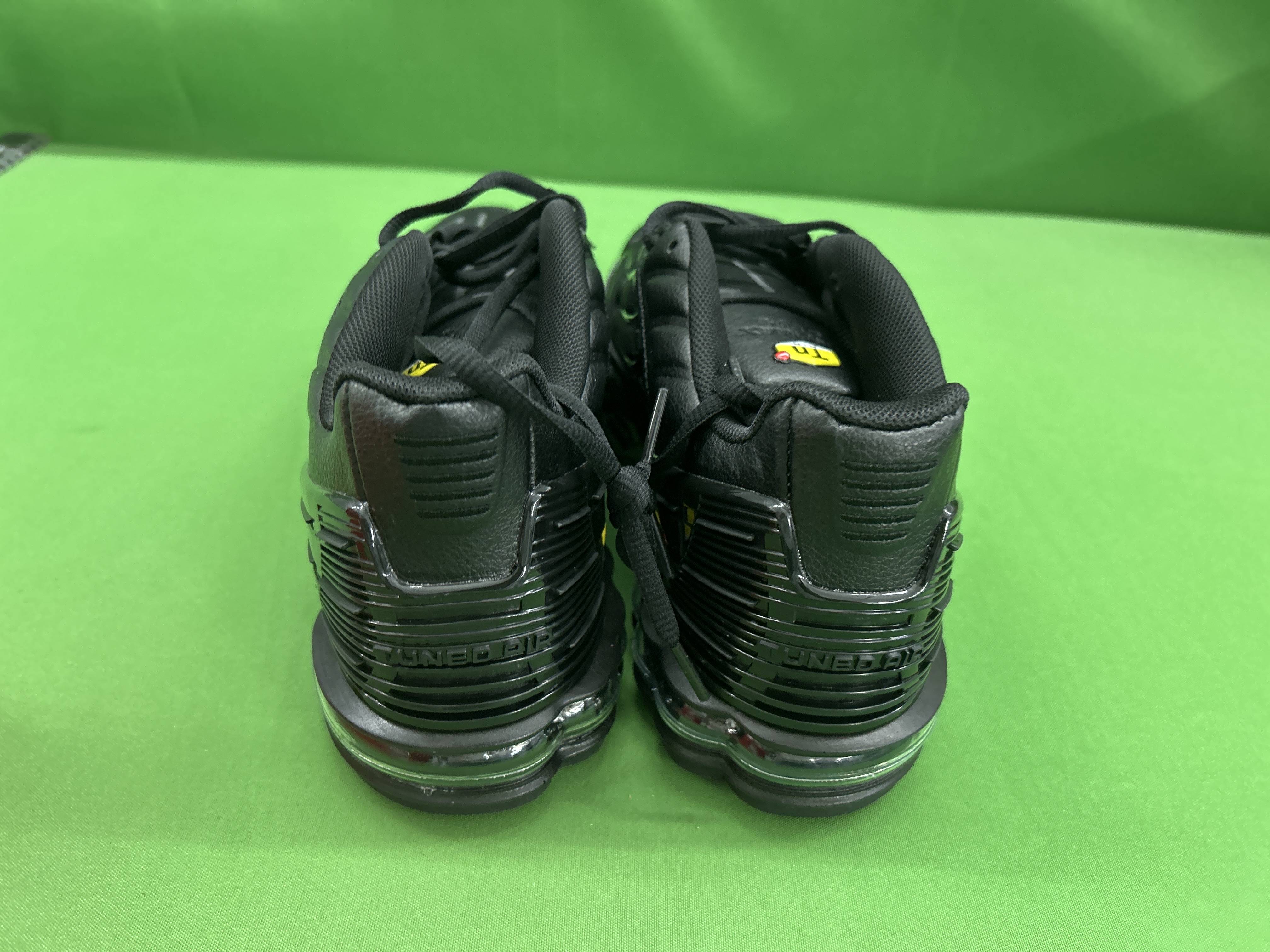 Foto QC 2 de Nike Air Max Plus 3 Retro Triple Black CJ9684-002