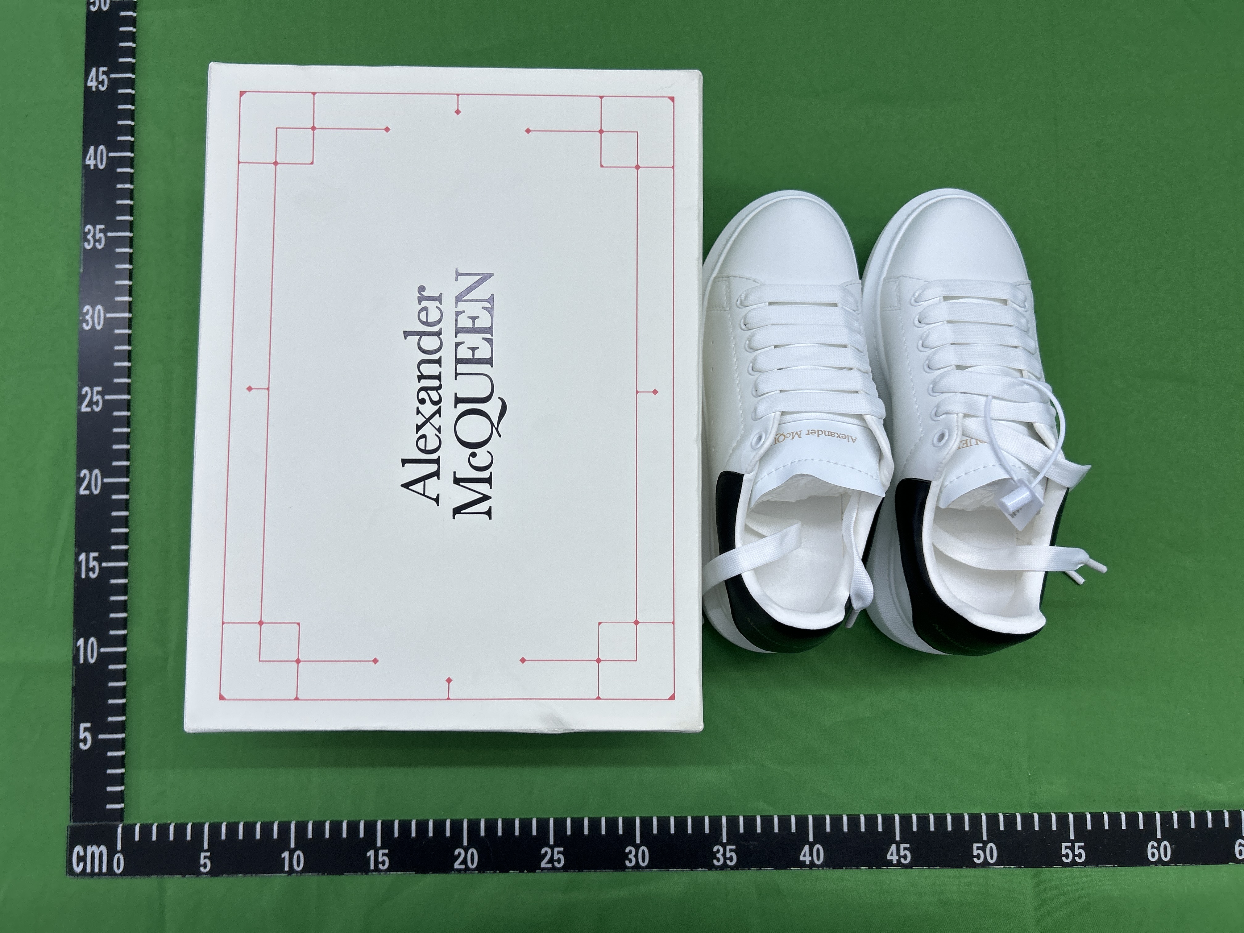 Foto QC 8 de Alexander McQueen Oversized Leather Platform Sneakers Triple Black