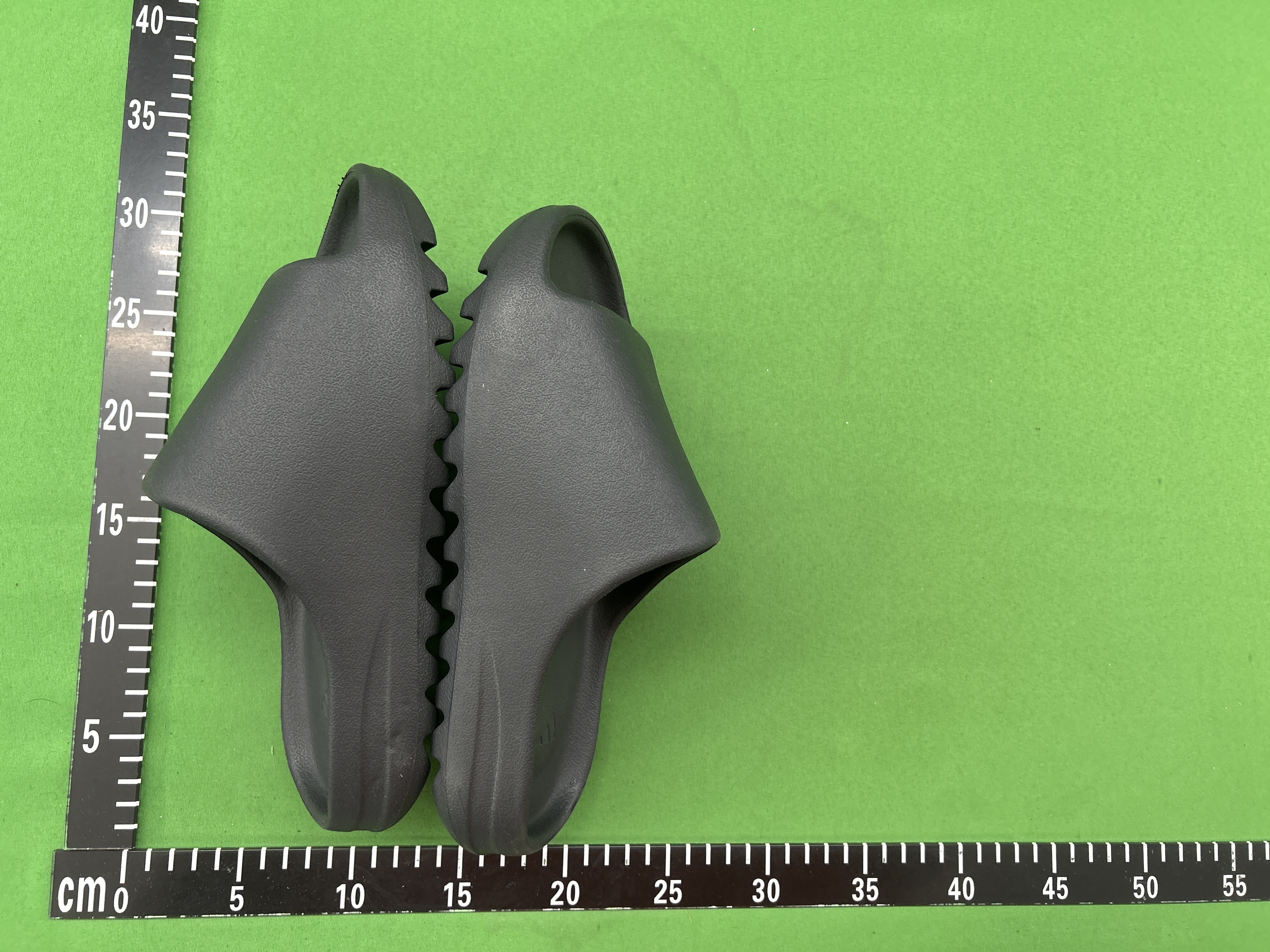 Foto QC 4 de adidas Yeezy Foam RNNR Foam MX Cinder
