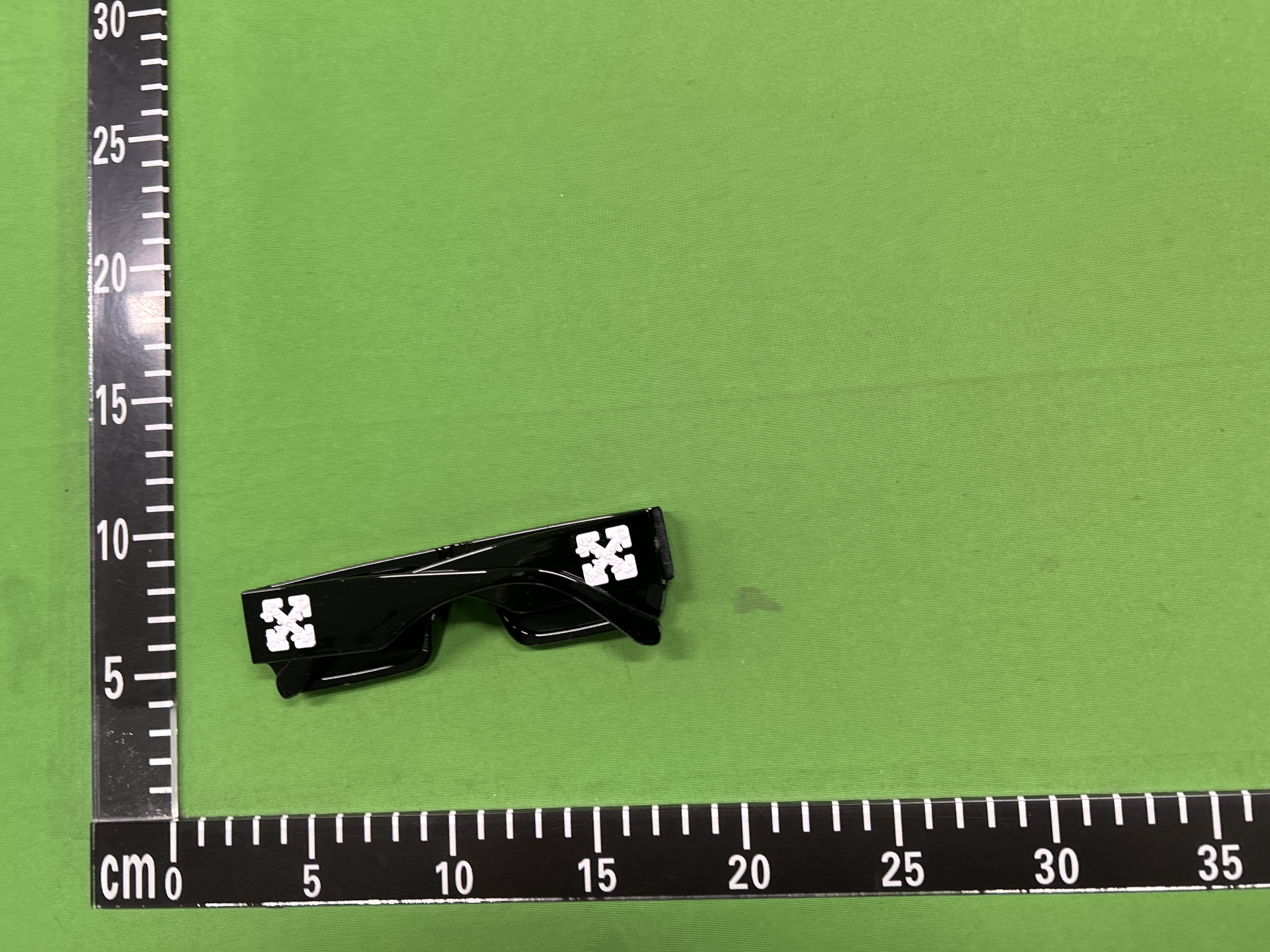 Foto QC 4 de Off-White Rectangle Acetate Sunglasses White Grey (OERI004)