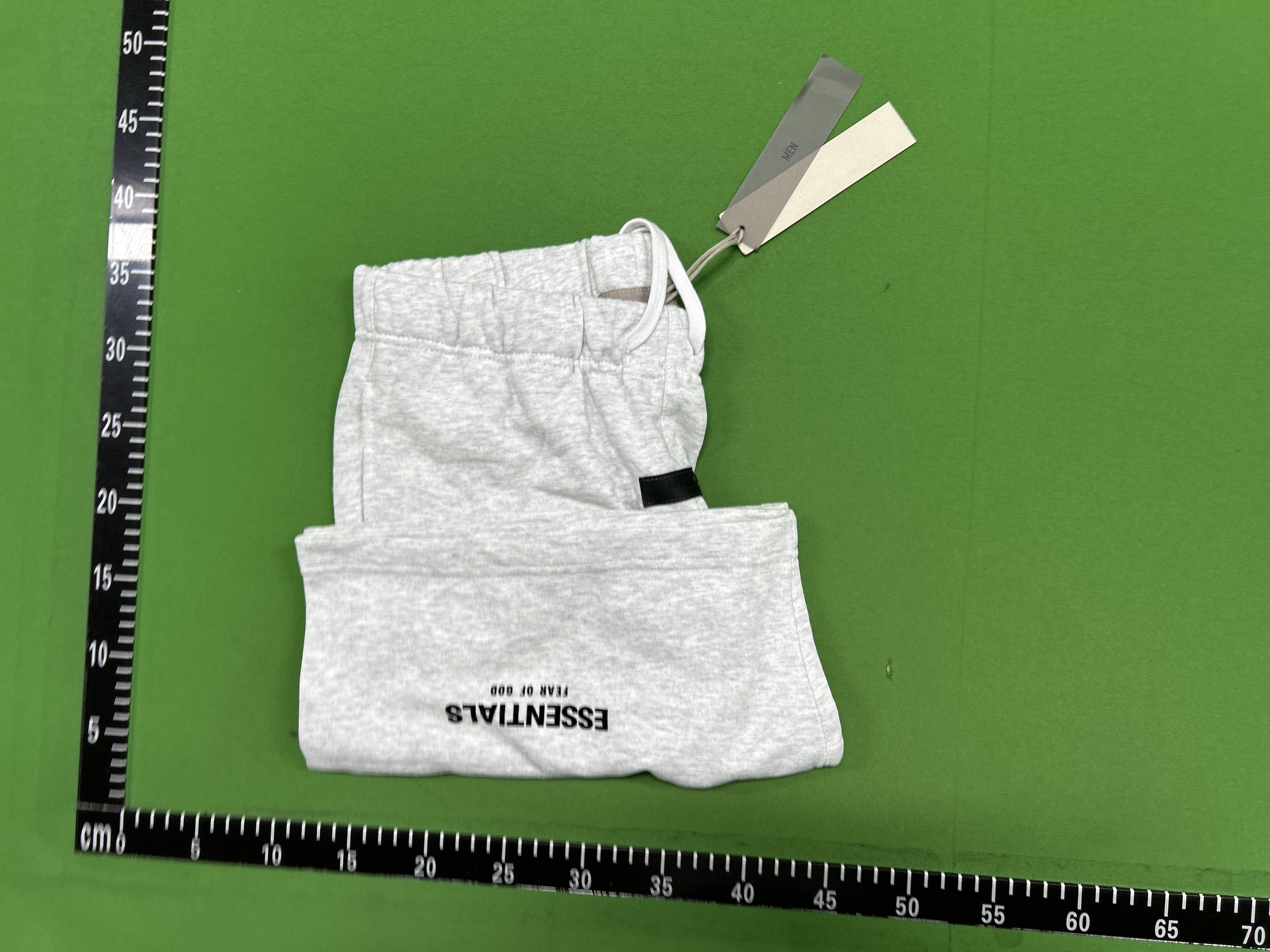 Foto QC 4 de Fear of God Essentials Sweat Shorts Flocked Logo Heather Grey