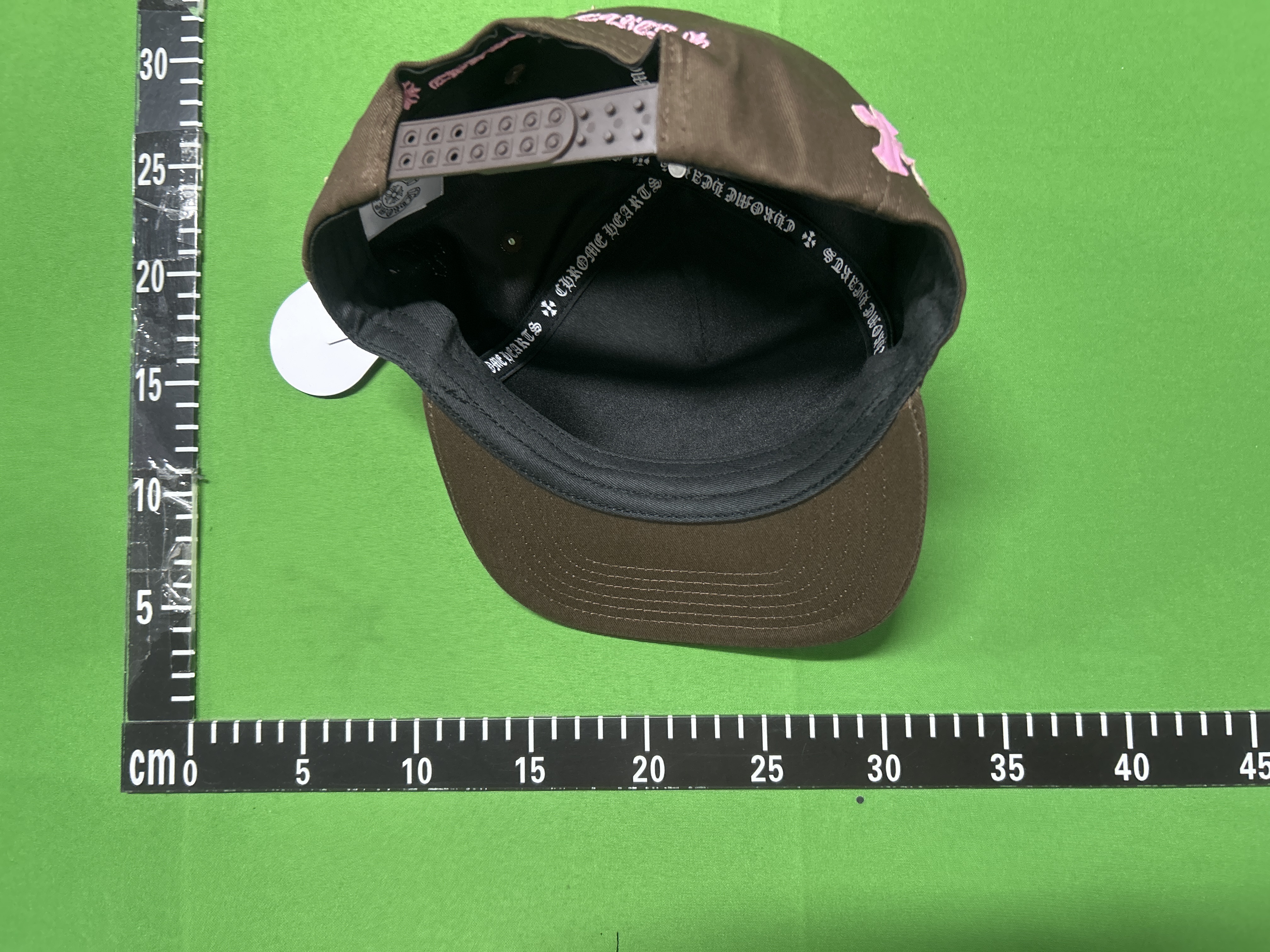 Foto QC 5 de Chrome Hearts CH Cemetery Cross Trucker Cap Brown Pink