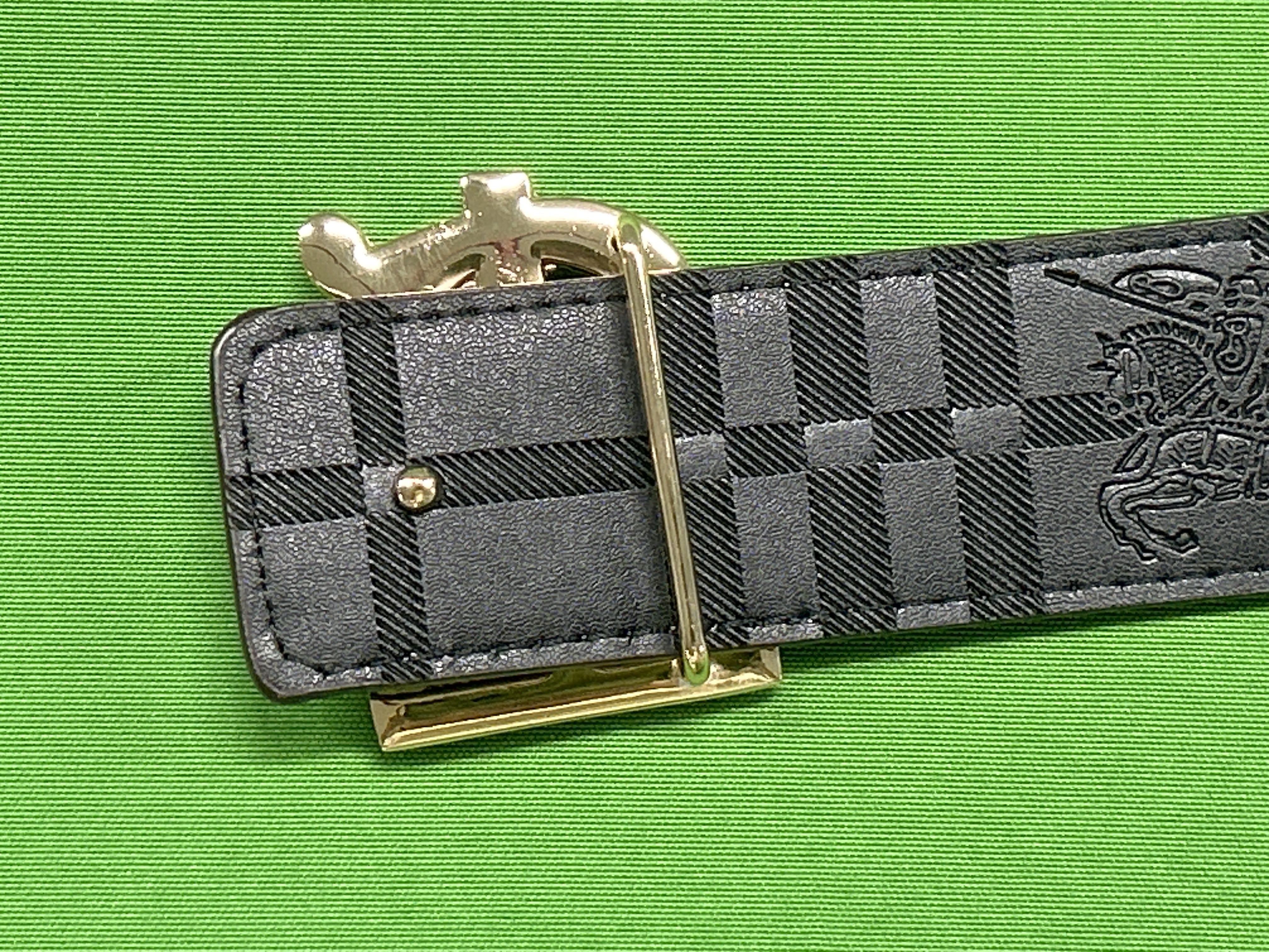Foto QC 8 de Burberry Equestrian Knight Buckle Reversible Belt Black Vintage Check