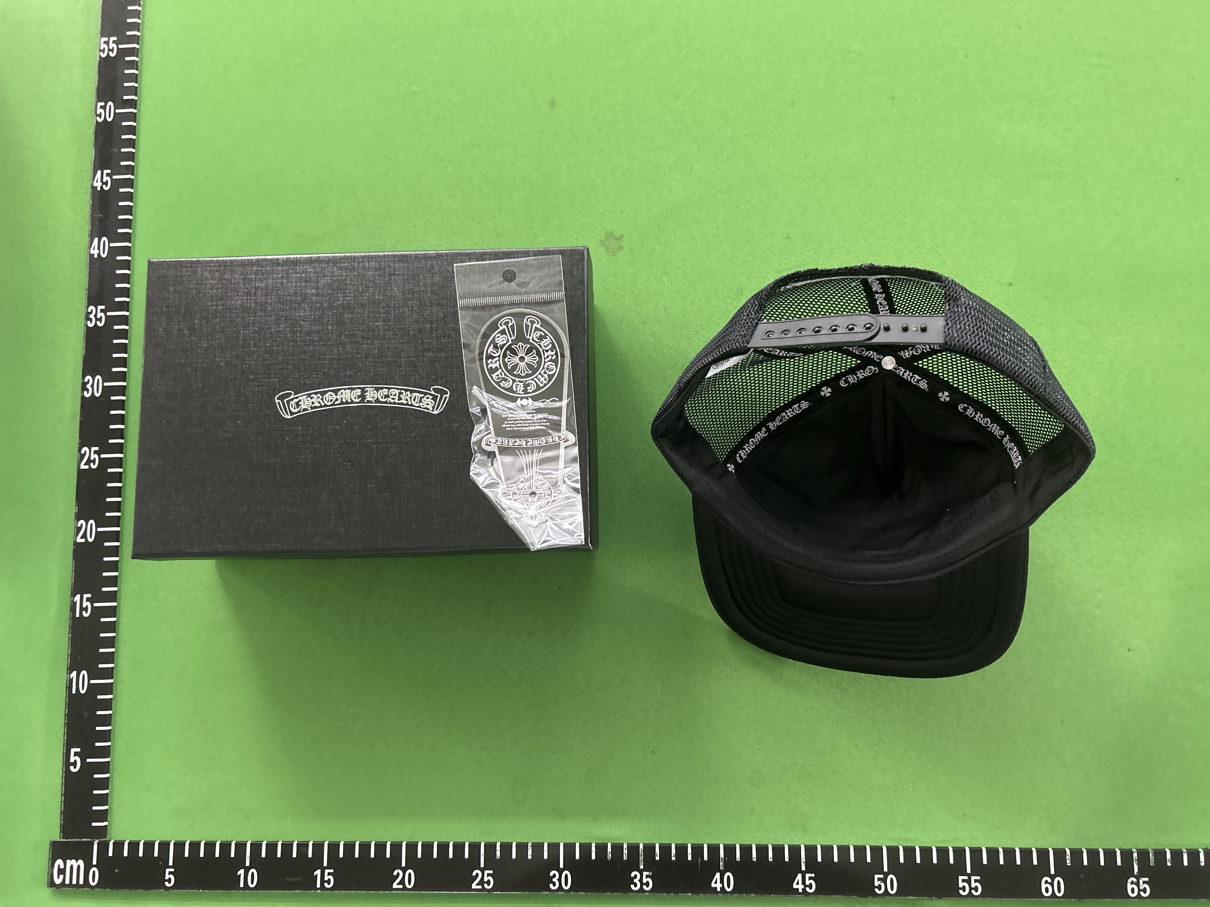 Foto QC 3 de Chrome Hearts Cemetery Cross Patch Trucker Cap Black