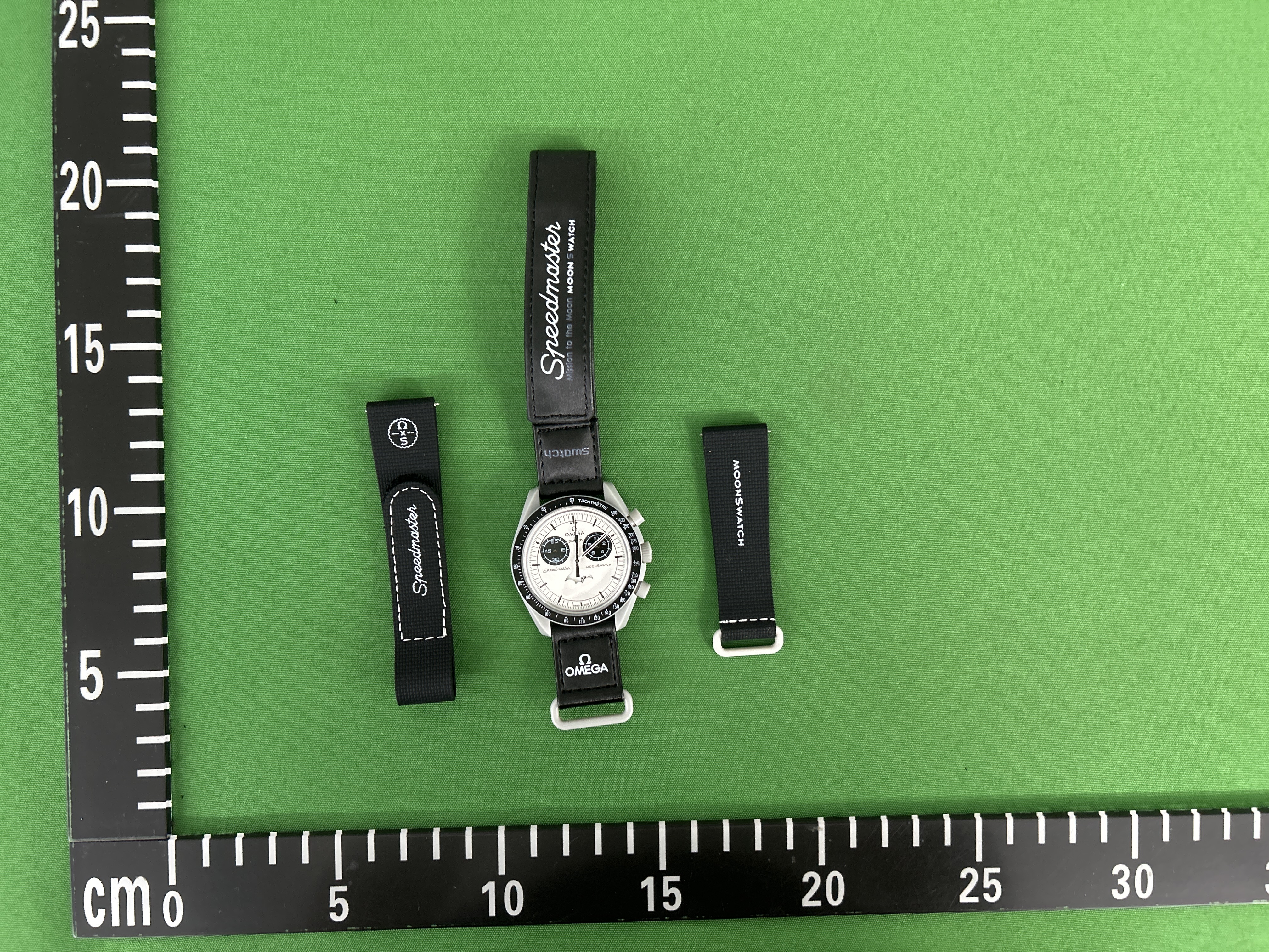 Foto QC 4 de Omega x Swatch Bioceramic MoonSwatch Mission to Earthphase SO33M700