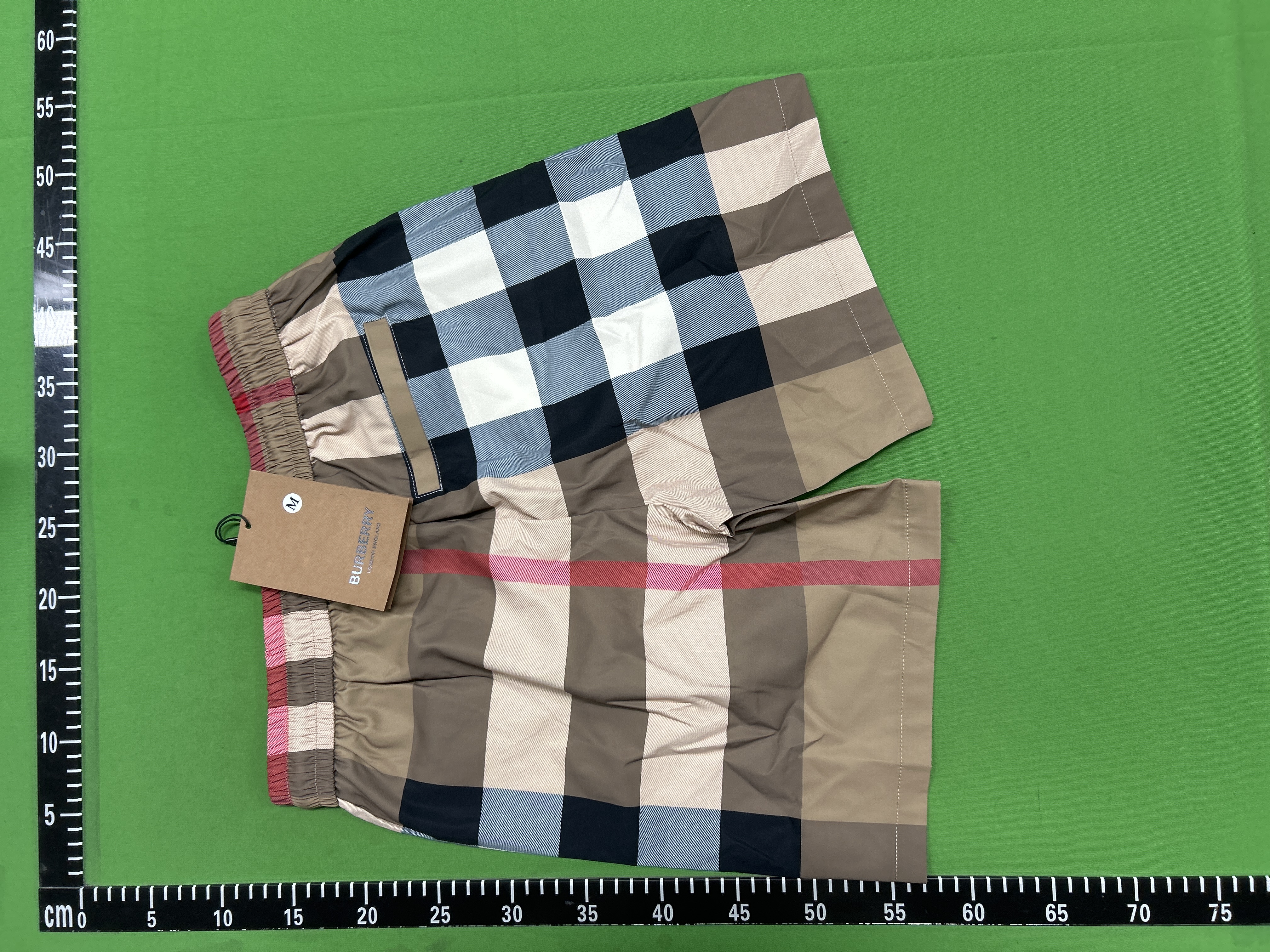 Foto QC 2 de Burberry Board Shorts Patchwork Check Beige