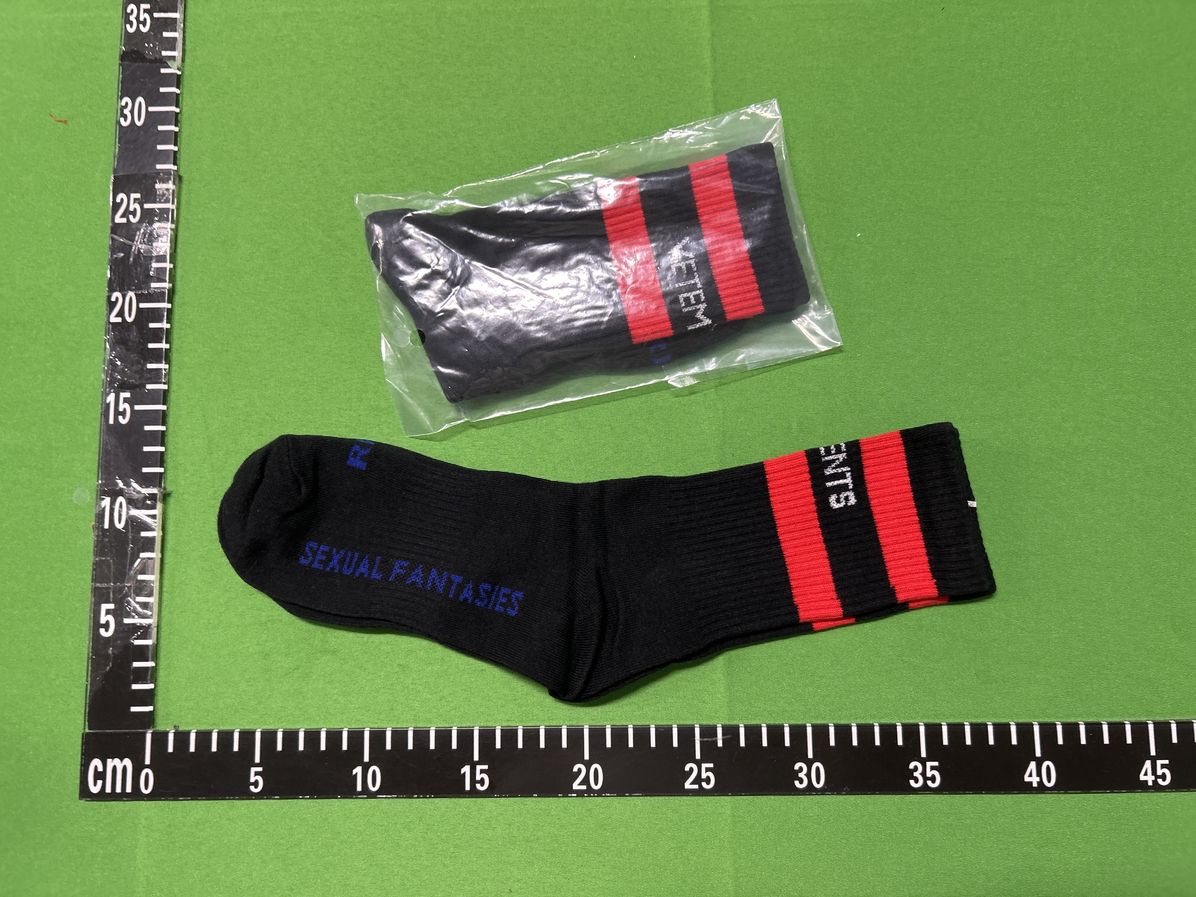 Foto QC 3 de Vetements Sexual Fantasies Crew Socks Striped White