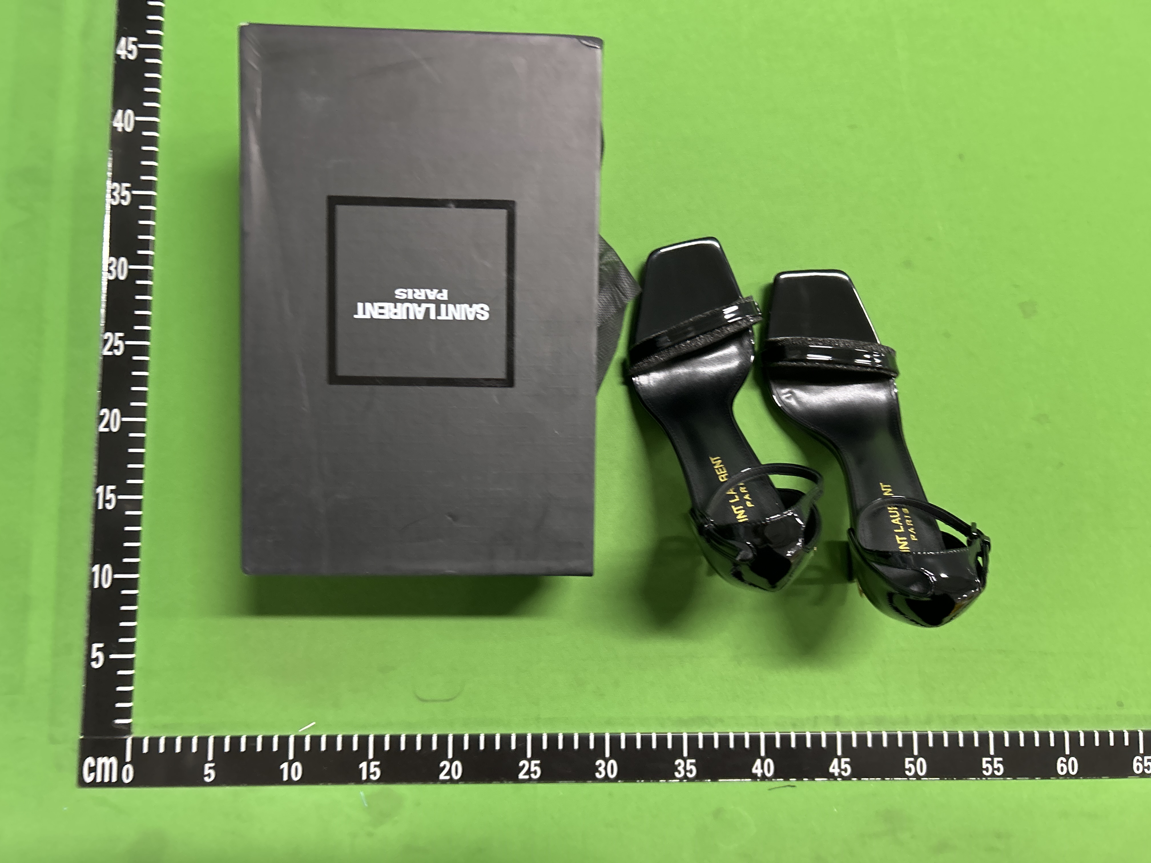 Foto QC 2 de Saint Laurent Opyum Patent Leather Sandals Gold YSL Heel