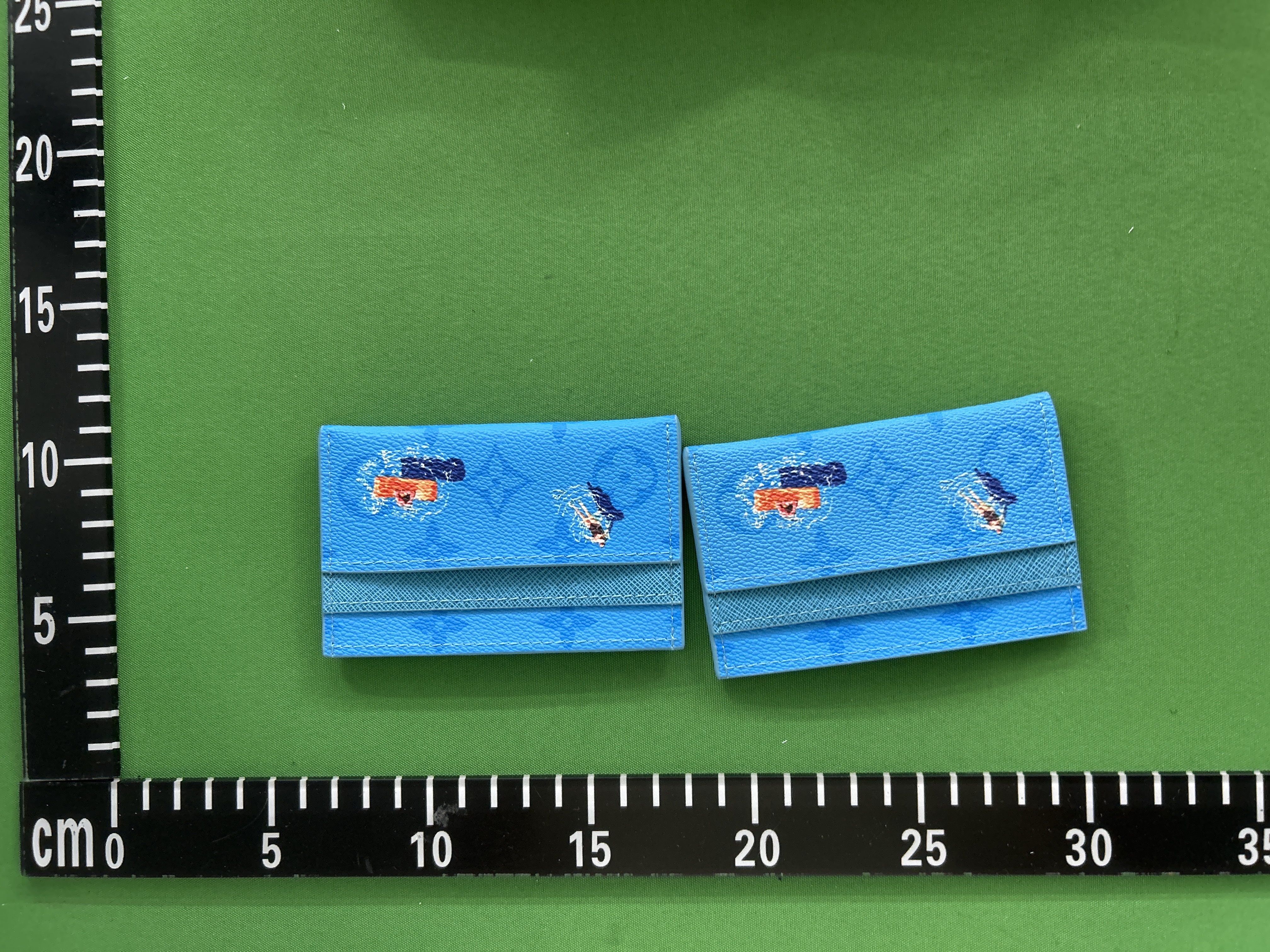 Foto QC 6 de Louis Vuitton Ski Card Holder Monogram White