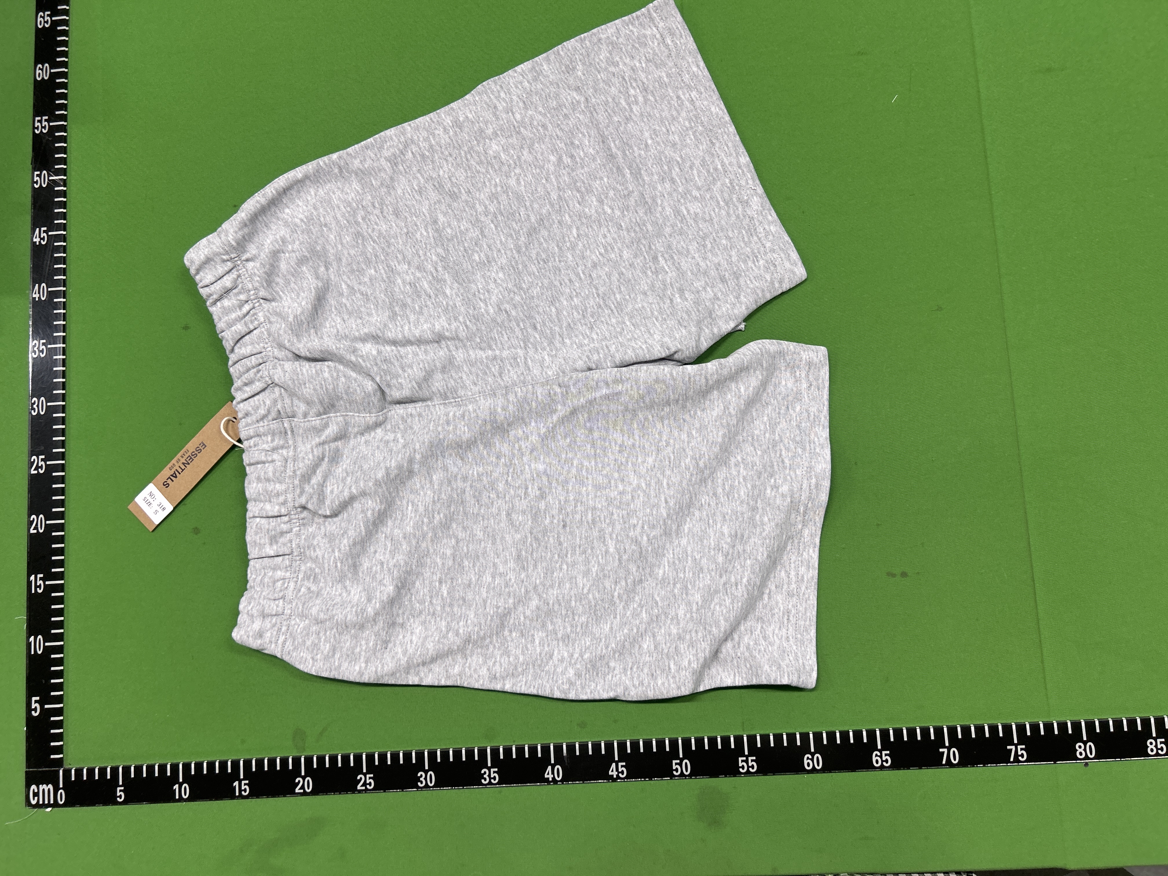 Foto QC 8 de Fear of God Essentials Sweat Shorts Flocked Logo Light Grey