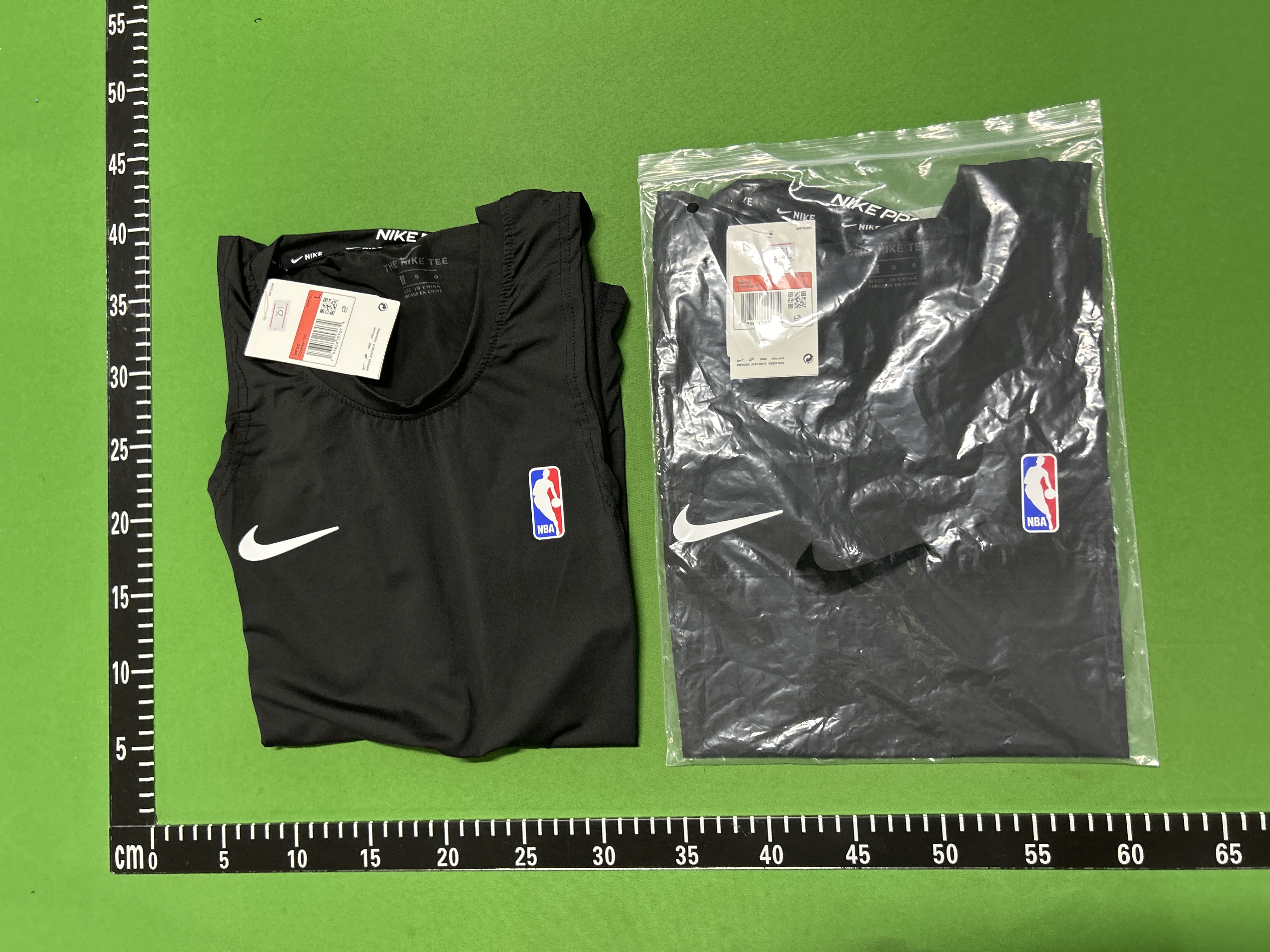 Foto QC 5 de Nike T-shirt Swoosh Logo Contrast Stitching Black