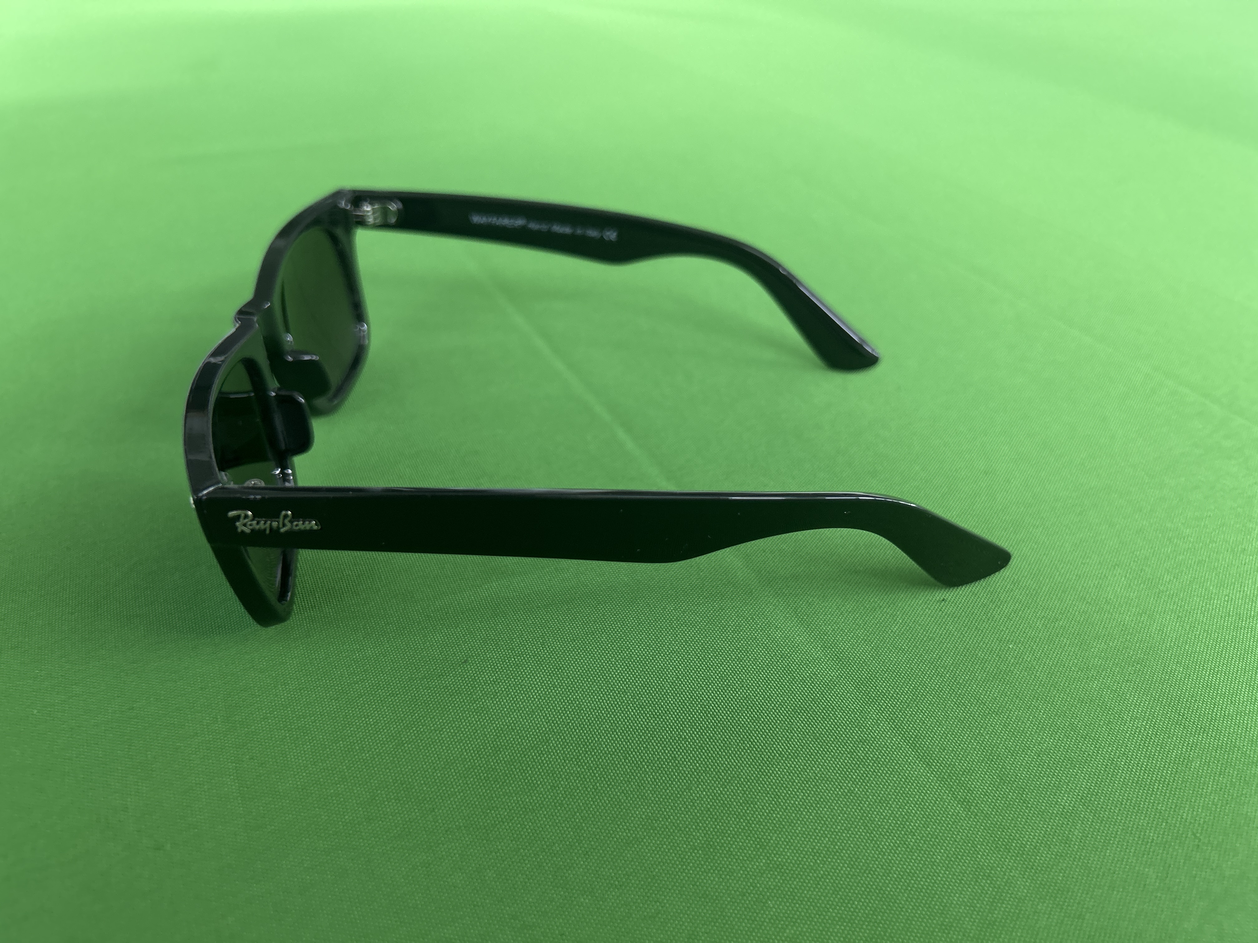 Foto QC 6 de Ray-Ban Wayfarer Square-Frame Acetate Sunglasses Black Gray (RB2140-C1)