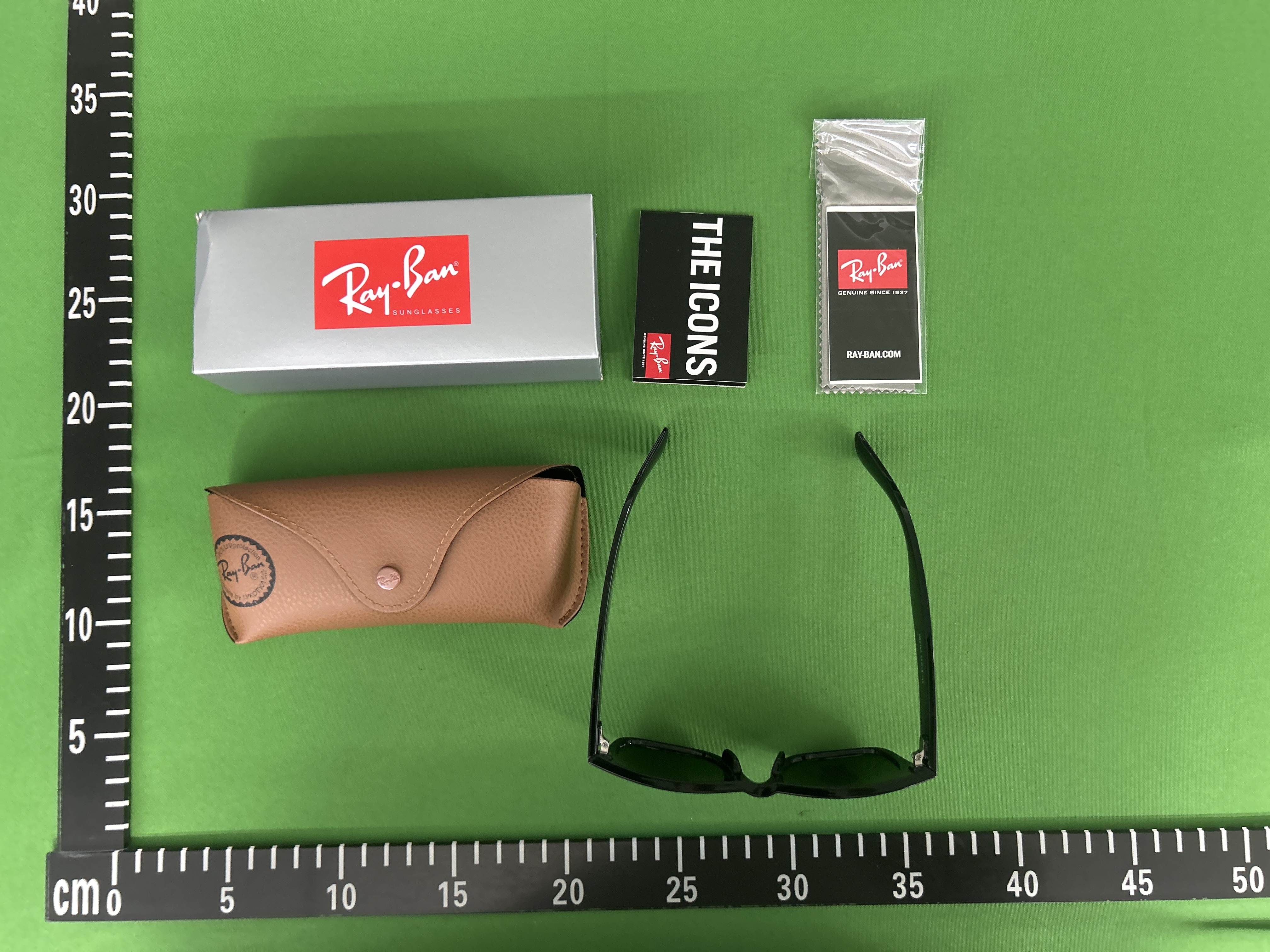 Foto QC 5 de Ray-Ban Wayfarer Square-Frame Acetate Sunglasses Black Gray (RB2140-C1)
