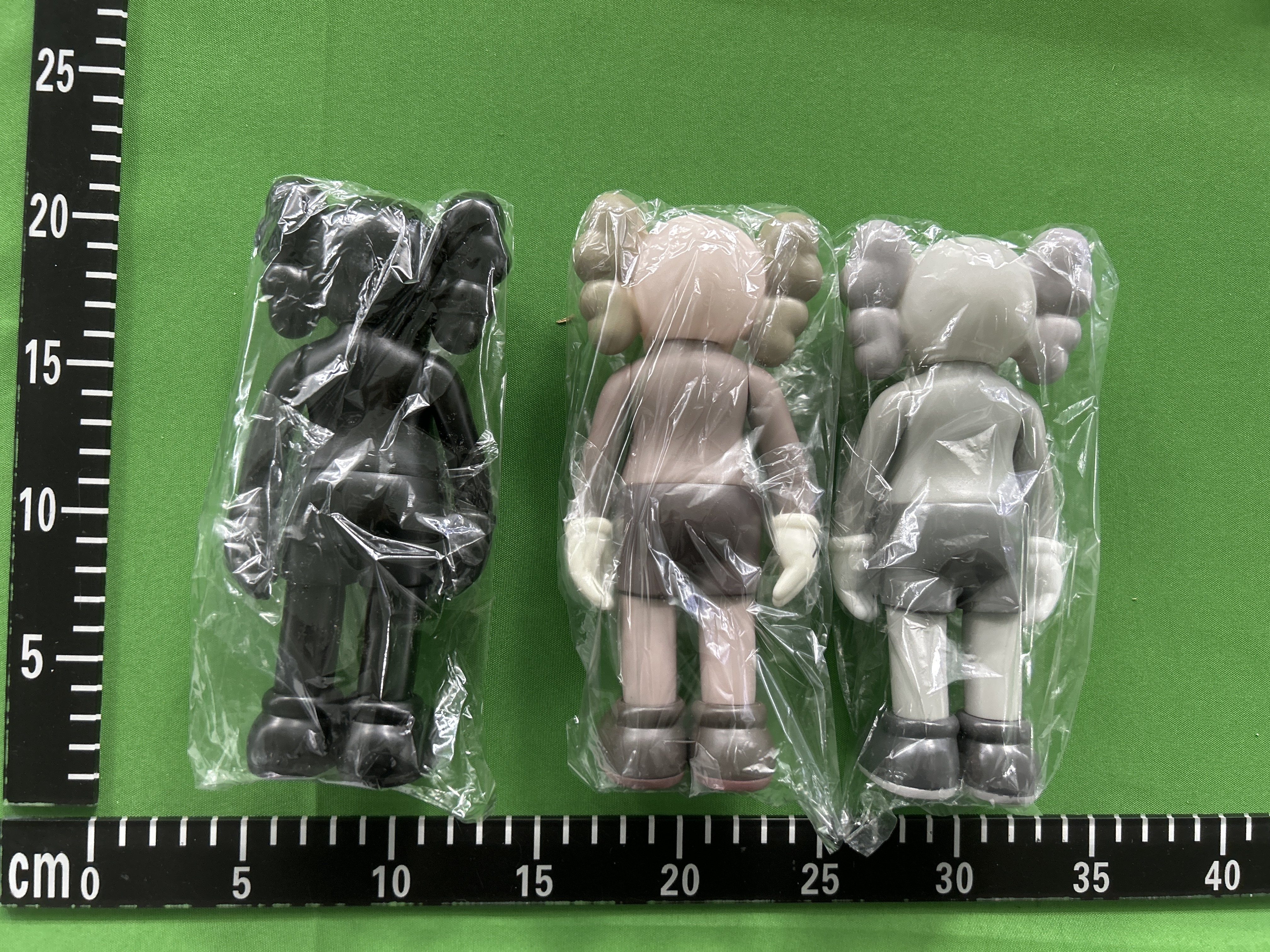 Foto QC 6 de KAWS Companion Pink Vinyl Figure