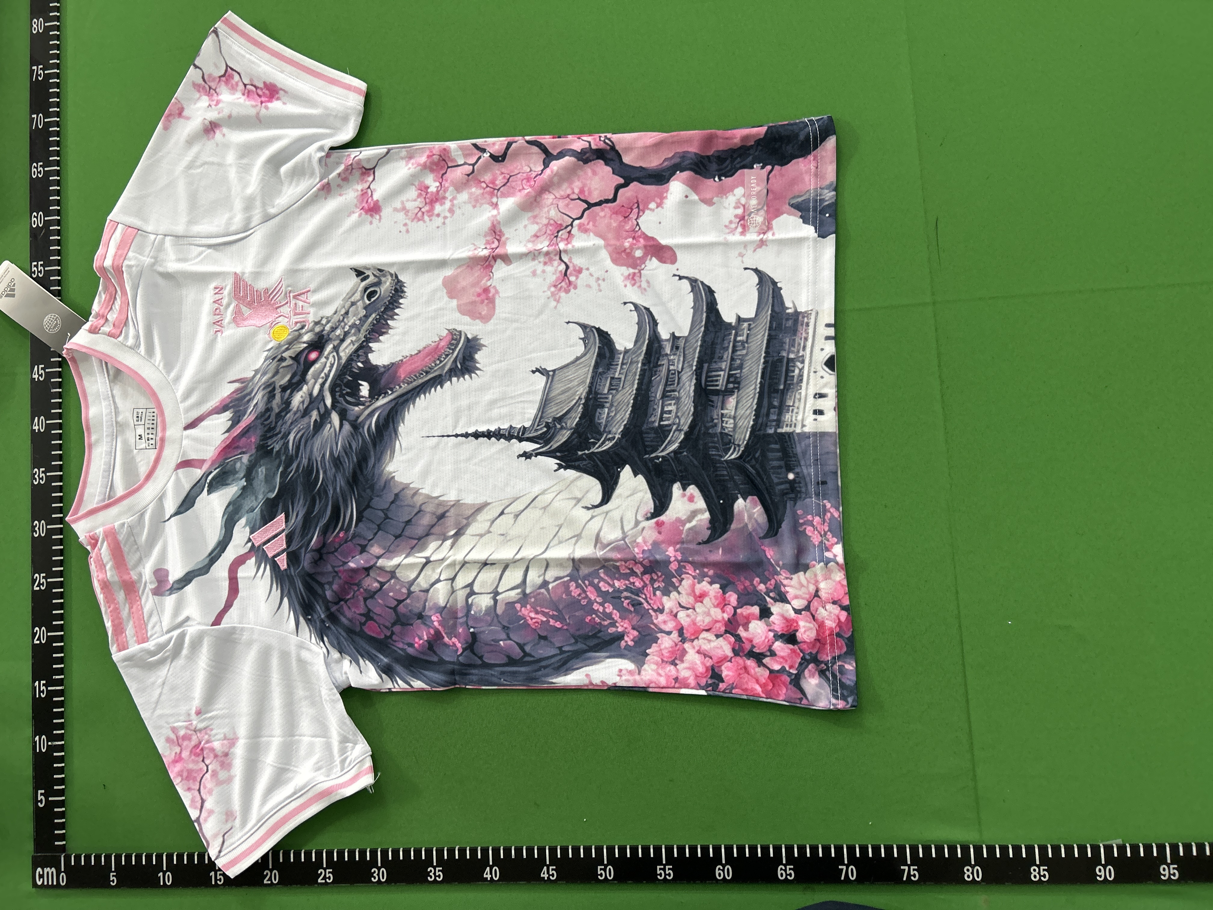 Foto QC 3 de adidas x Spain 2024 Madrid Cityscape Graphic Jersey Pink Multicolor