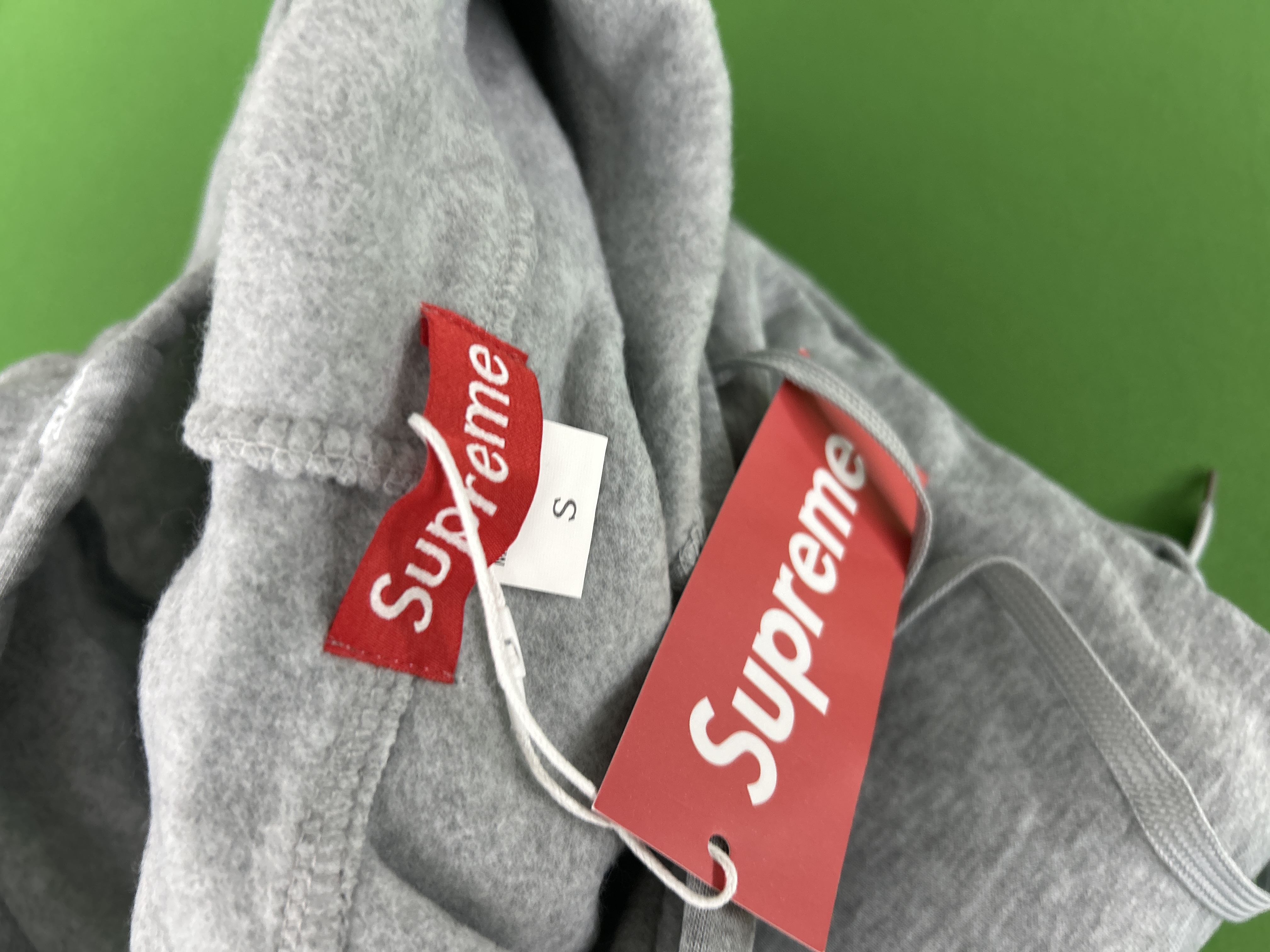 Foto QC 6 de Supreme Satin Appliqué Sweatpants Heather Grey