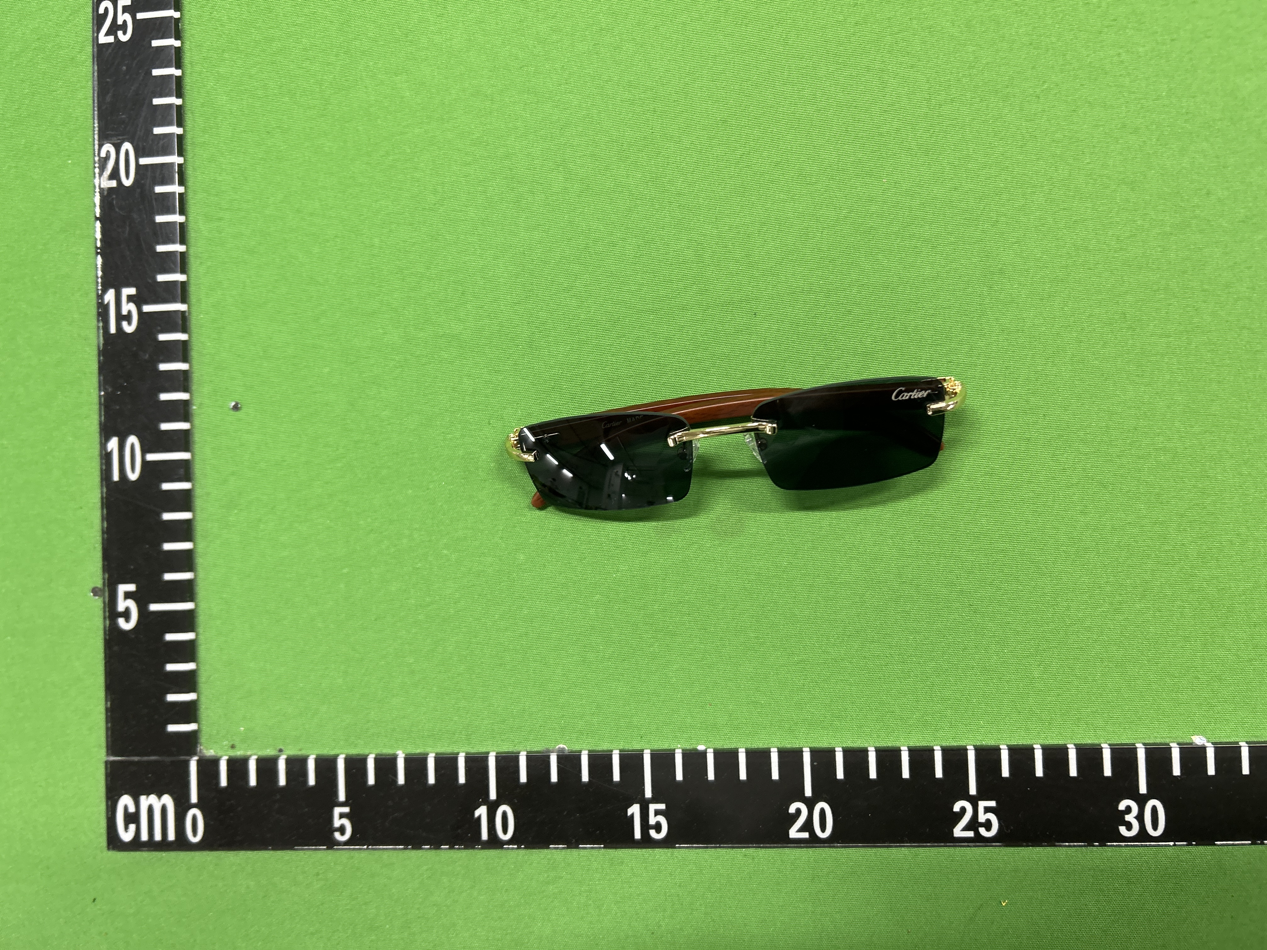 Foto QC 7 de Cartier C Décor Rectangular Rimless Metal Wood Sunglasses Gold Brown Grey