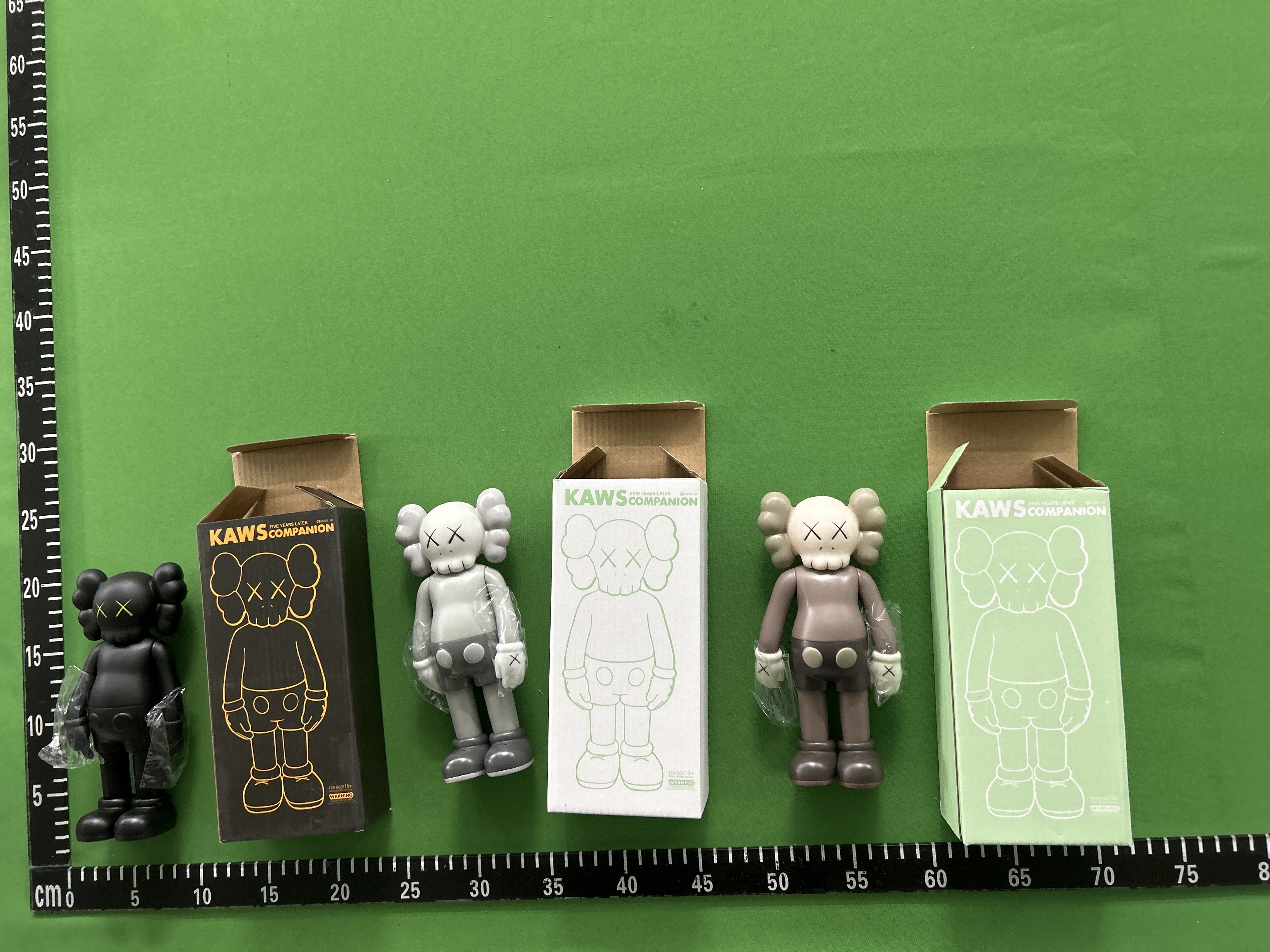 Foto QC 1 de KAWS Companion Pink Vinyl Figure