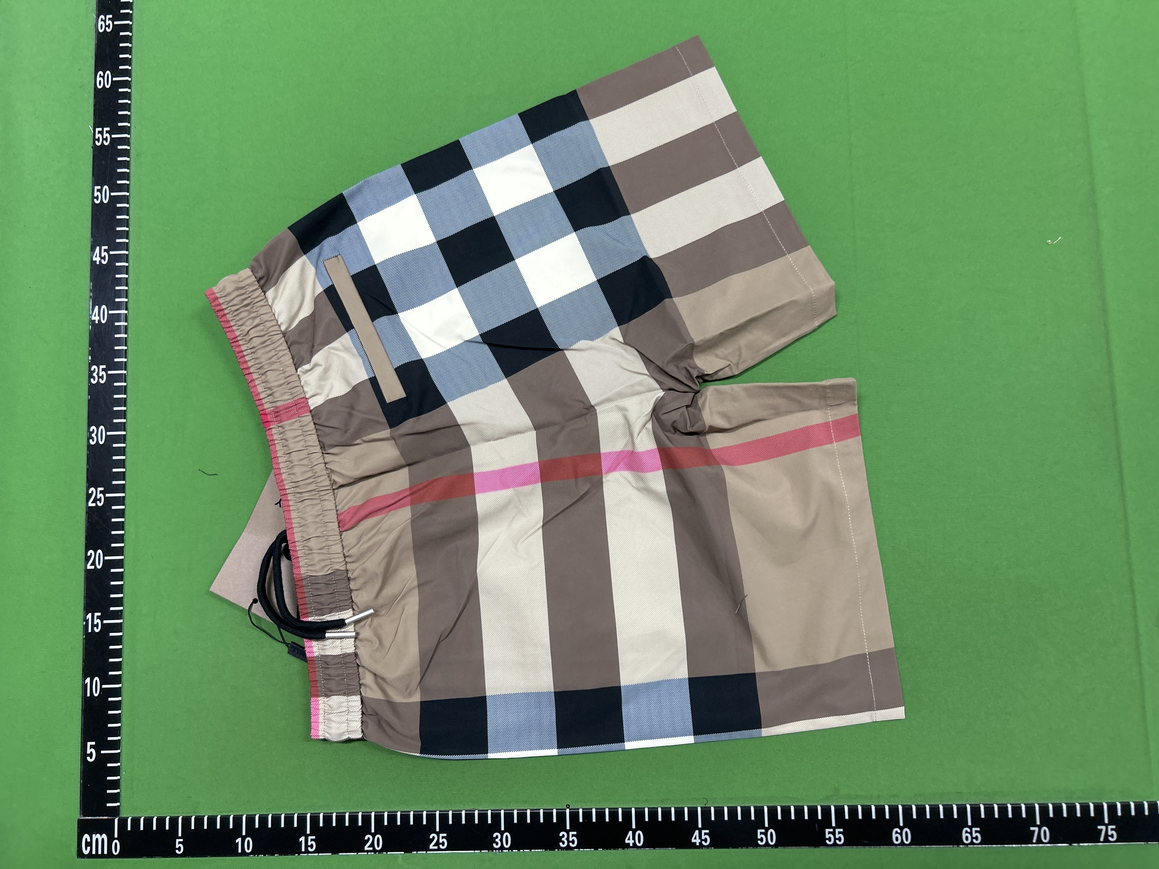 Foto QC 8 de Burberry Shorts Mixed Check Archive Beige