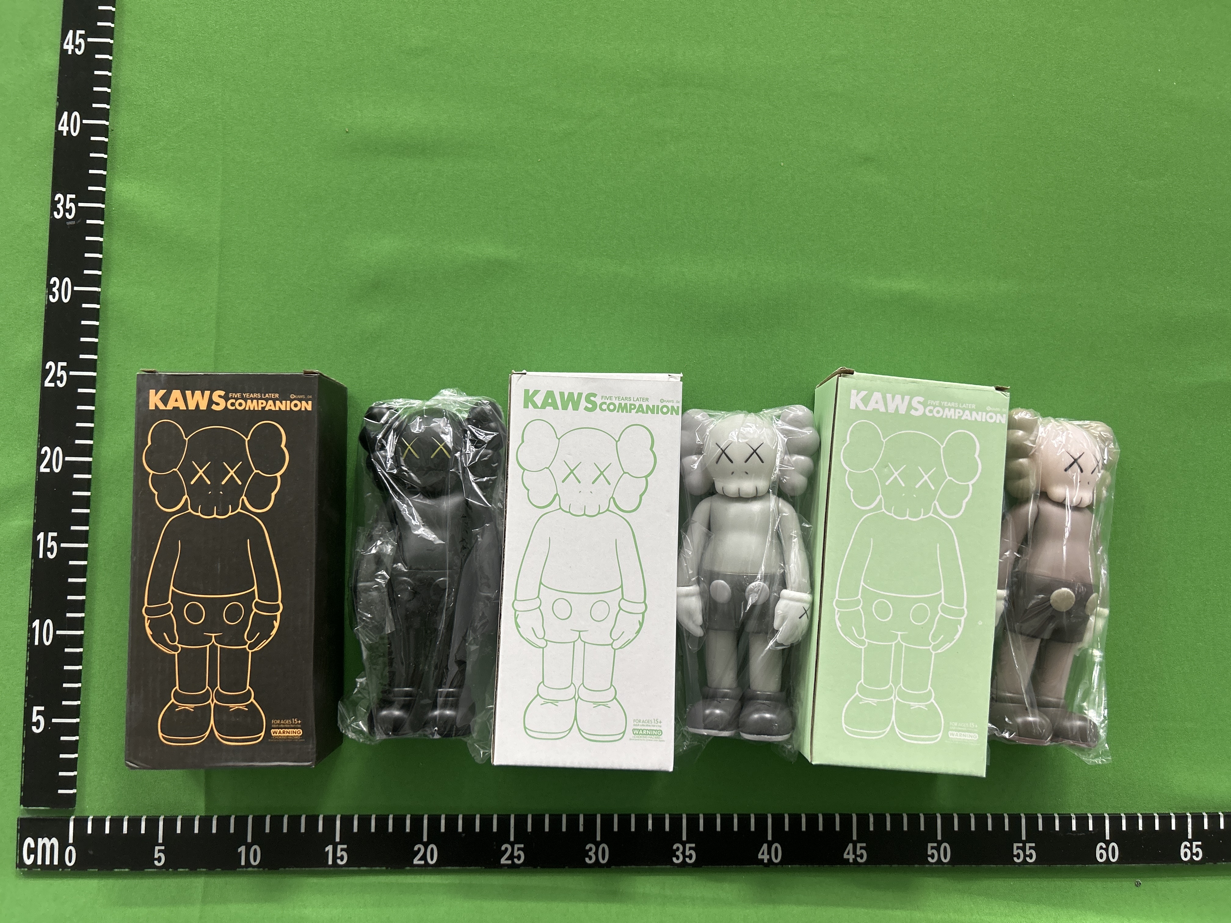 Foto QC 5 de KAWS Companion Pink Vinyl Figure