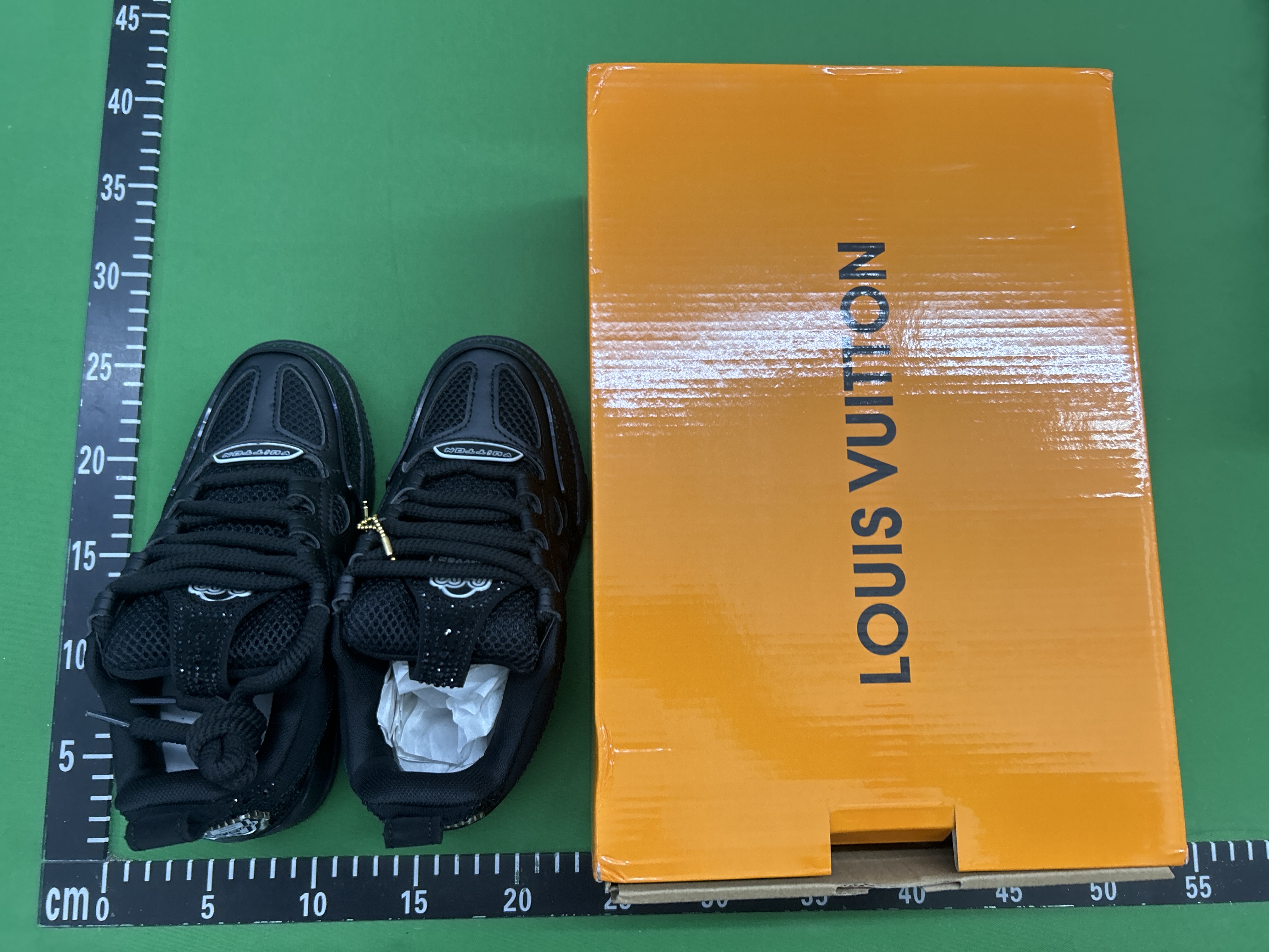 Foto QC 8 de Louis Vuitton Skate Low White Black Stitching