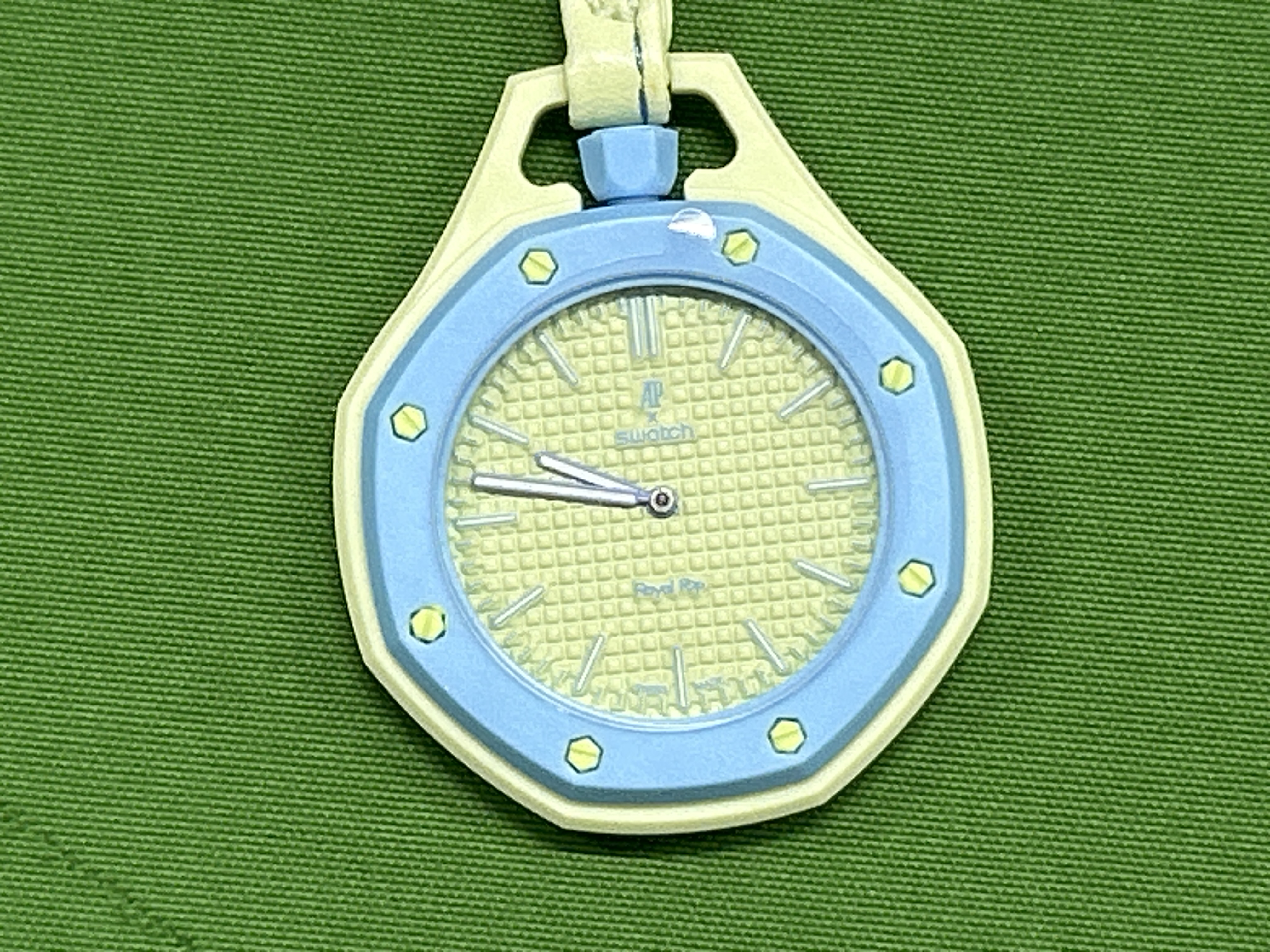 Foto QC 1 de Audemars Piguet x Swatch Royal Oak Royal Pop Otto Rosso