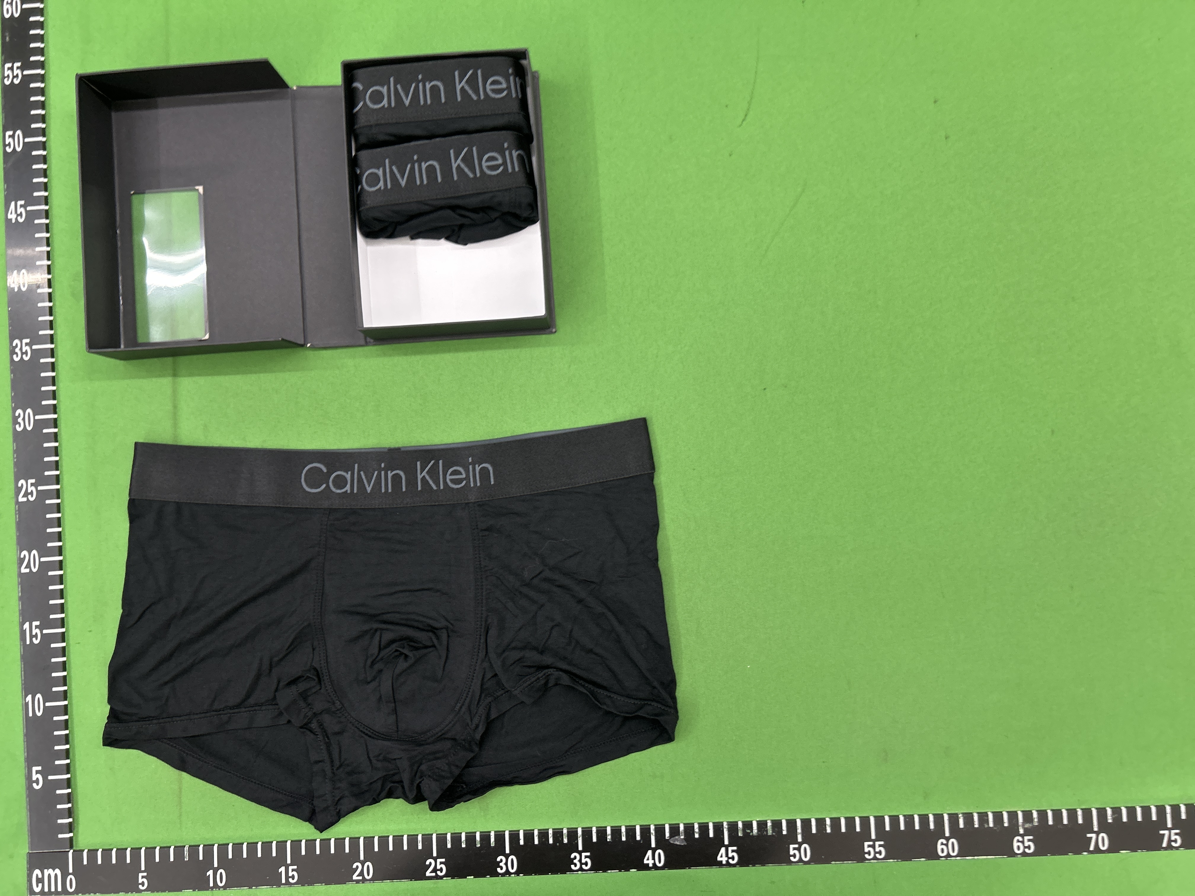 Foto QC 5 de Calvin Klein Underwear Cotton Stretch Low Rise Trunks Black