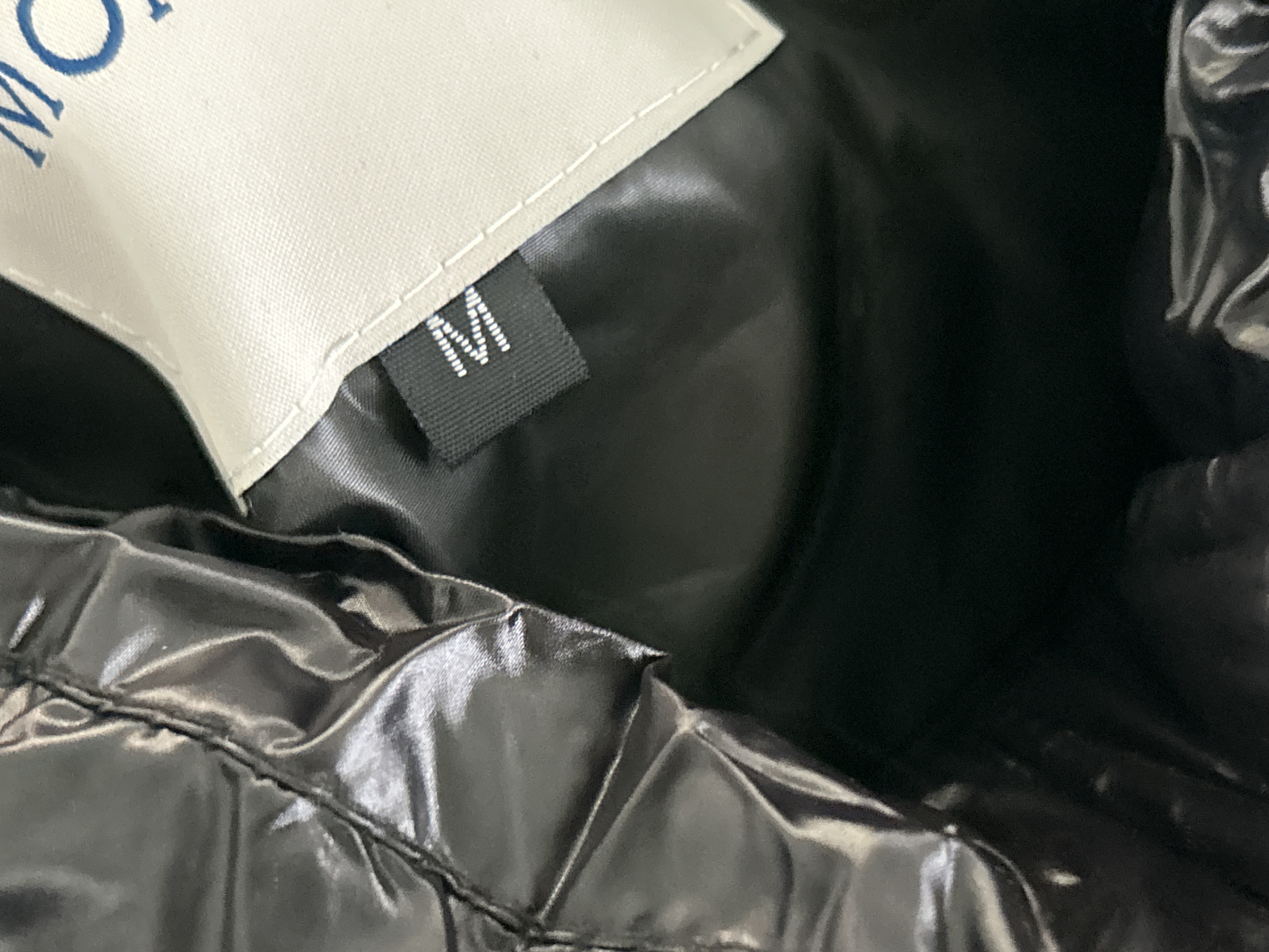 Foto QC 6 de Moncler Bormes Vest Hooded Down Black