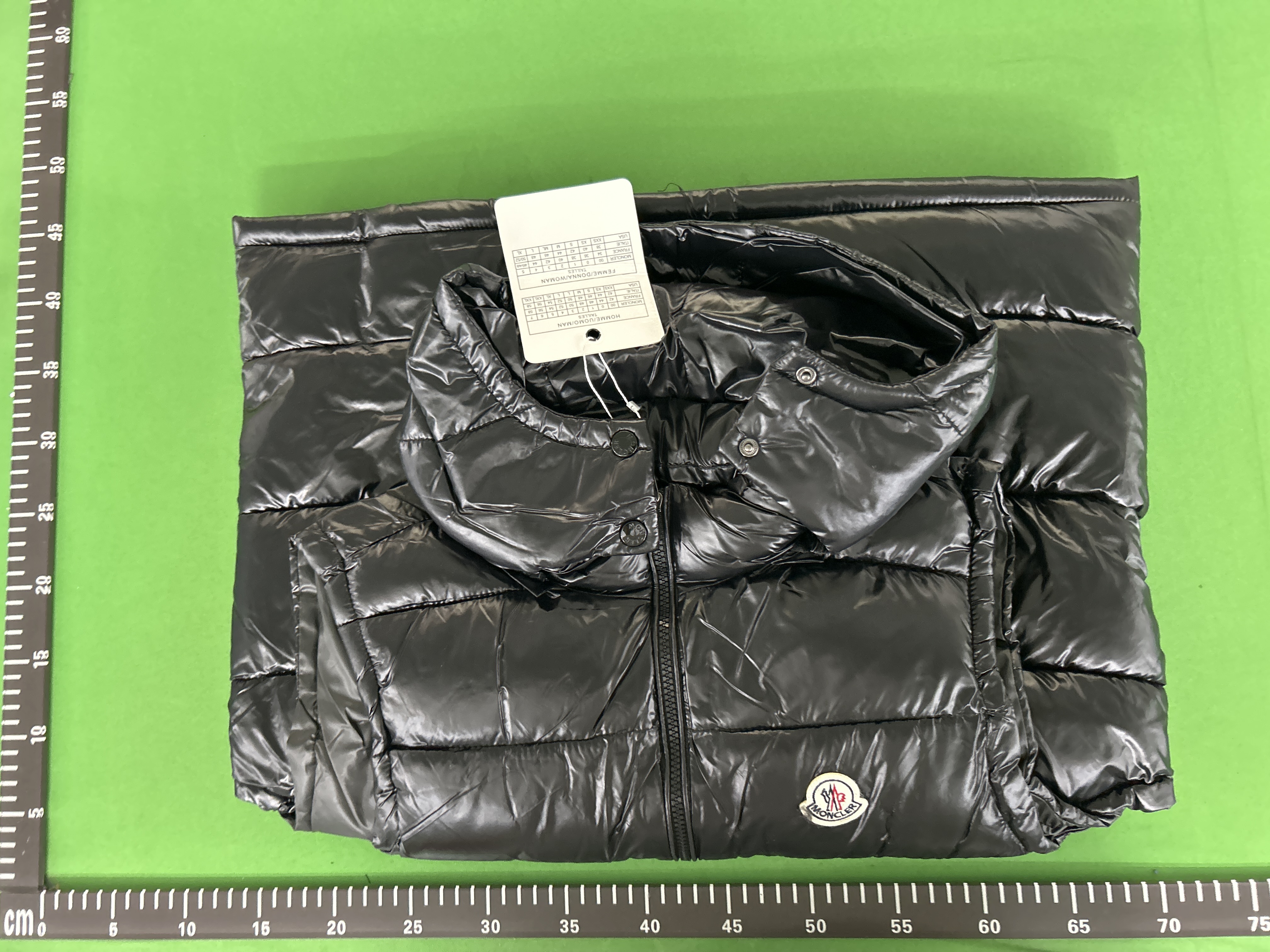 Foto QC 5 de Moncler Bormes Vest Hooded Down Black