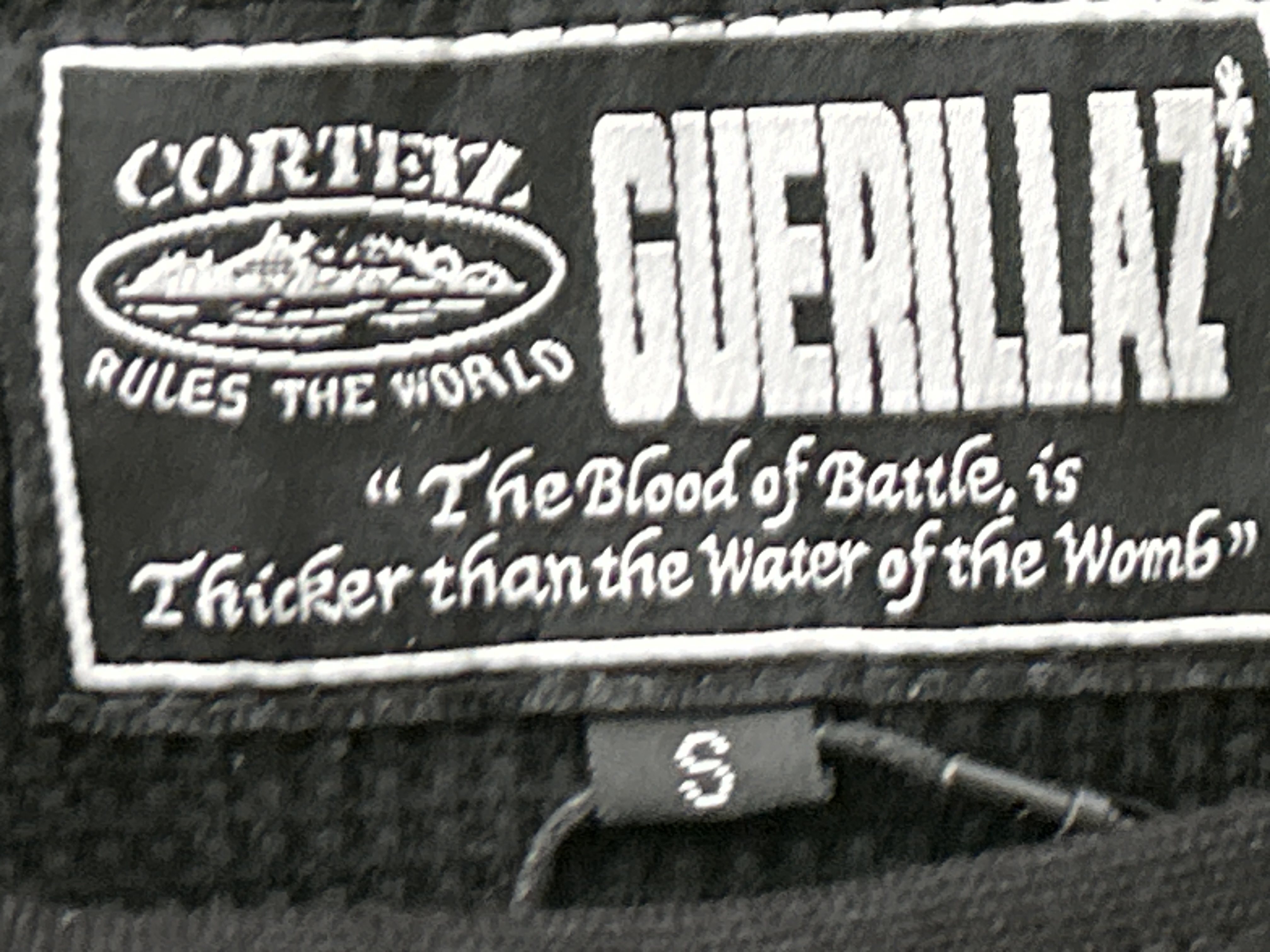 Foto QC 2 de Guerrillaz Tank Logo Stars Print Grey