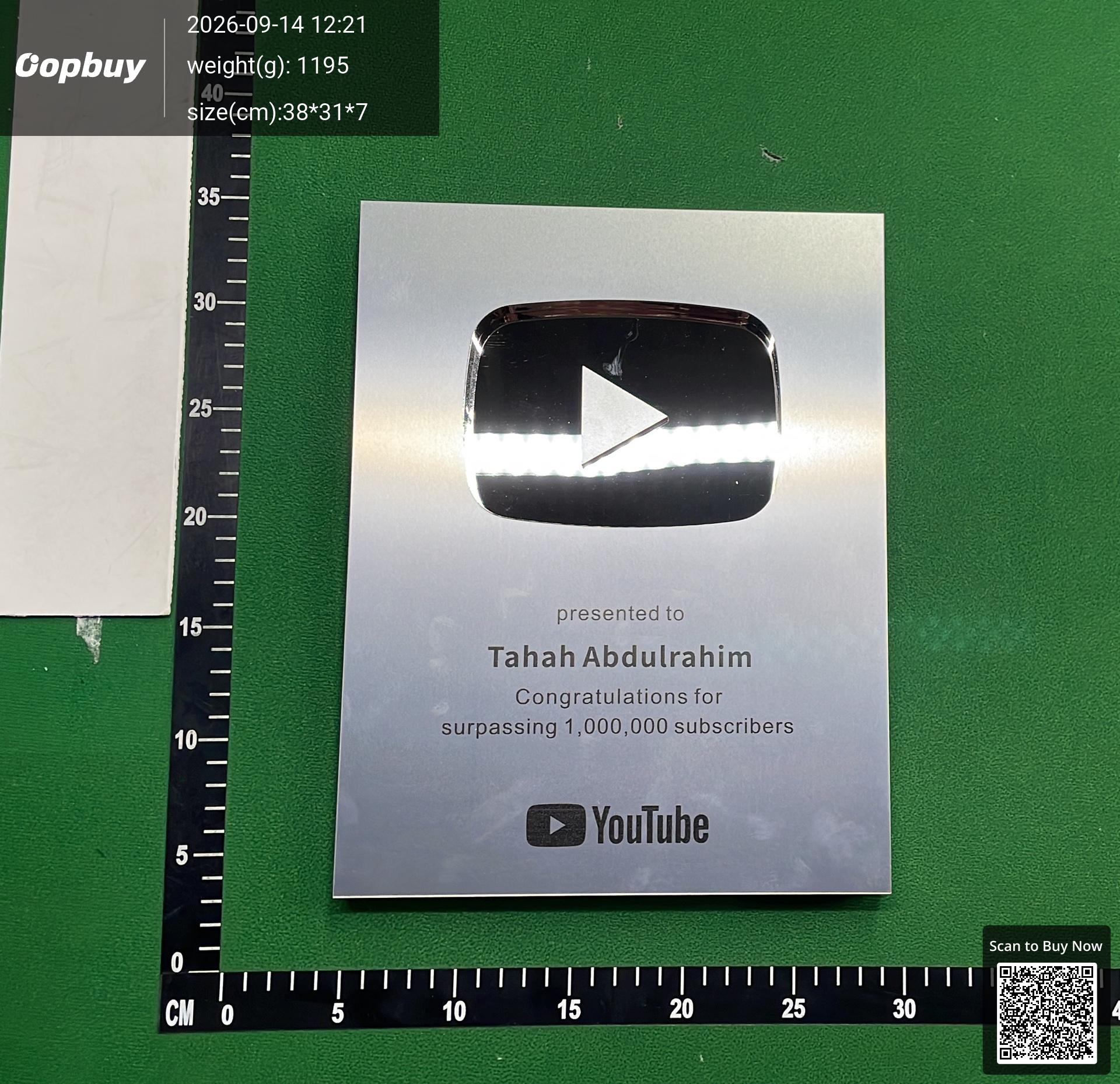 Foto QC 7 de Unbranded YouTube Creator Award Replica Medal-08 Midnight Black Metal and Acrylic Framed Plaque