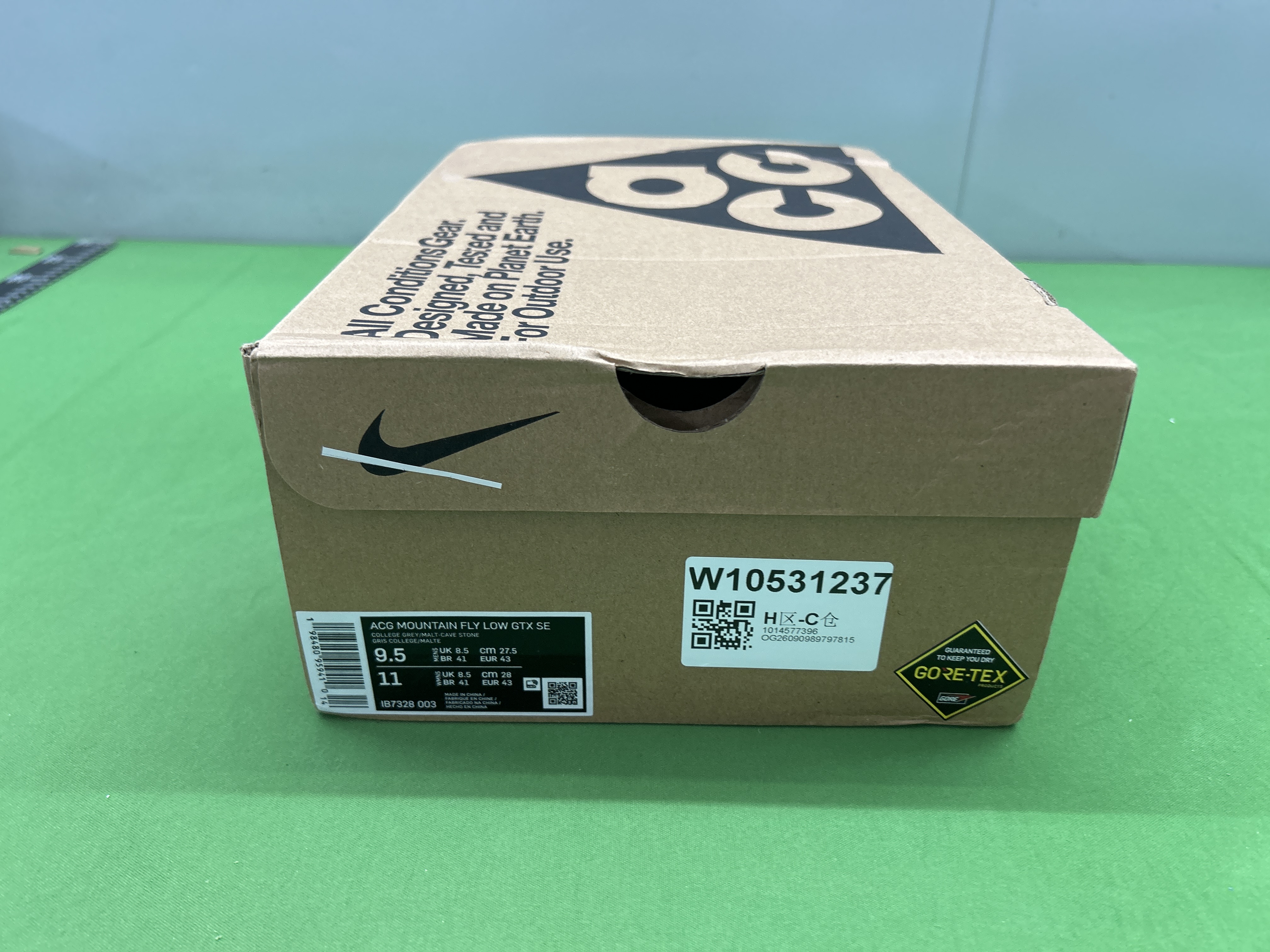 Foto QC 1 de Nike ACG Mountain Fly Gore-Tex Black Dark Grey CT2904-002