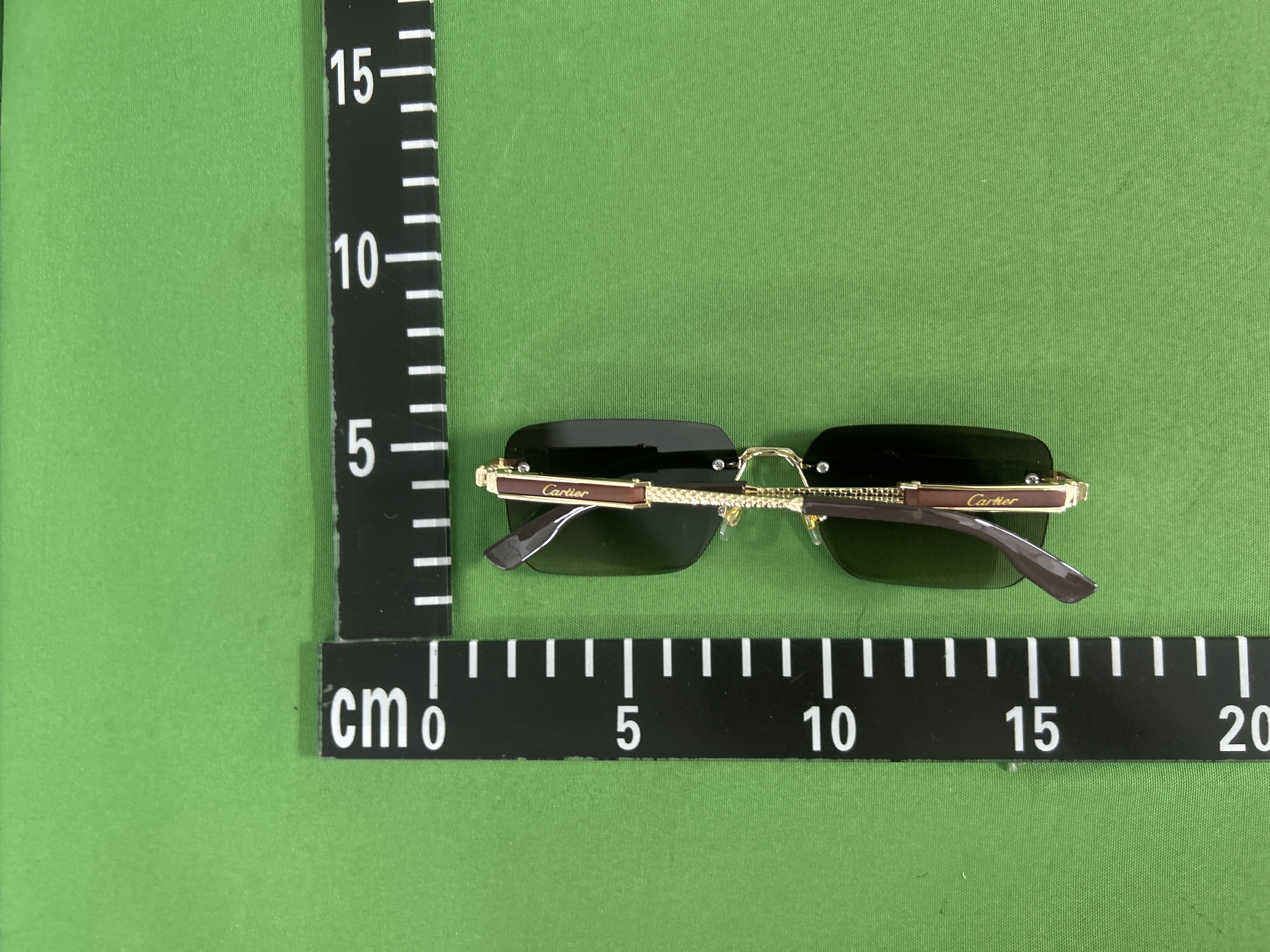 Foto QC 7 de Cartier Square Rimless Metal Sunglasses Gold Blue Yellow Gradient (017)