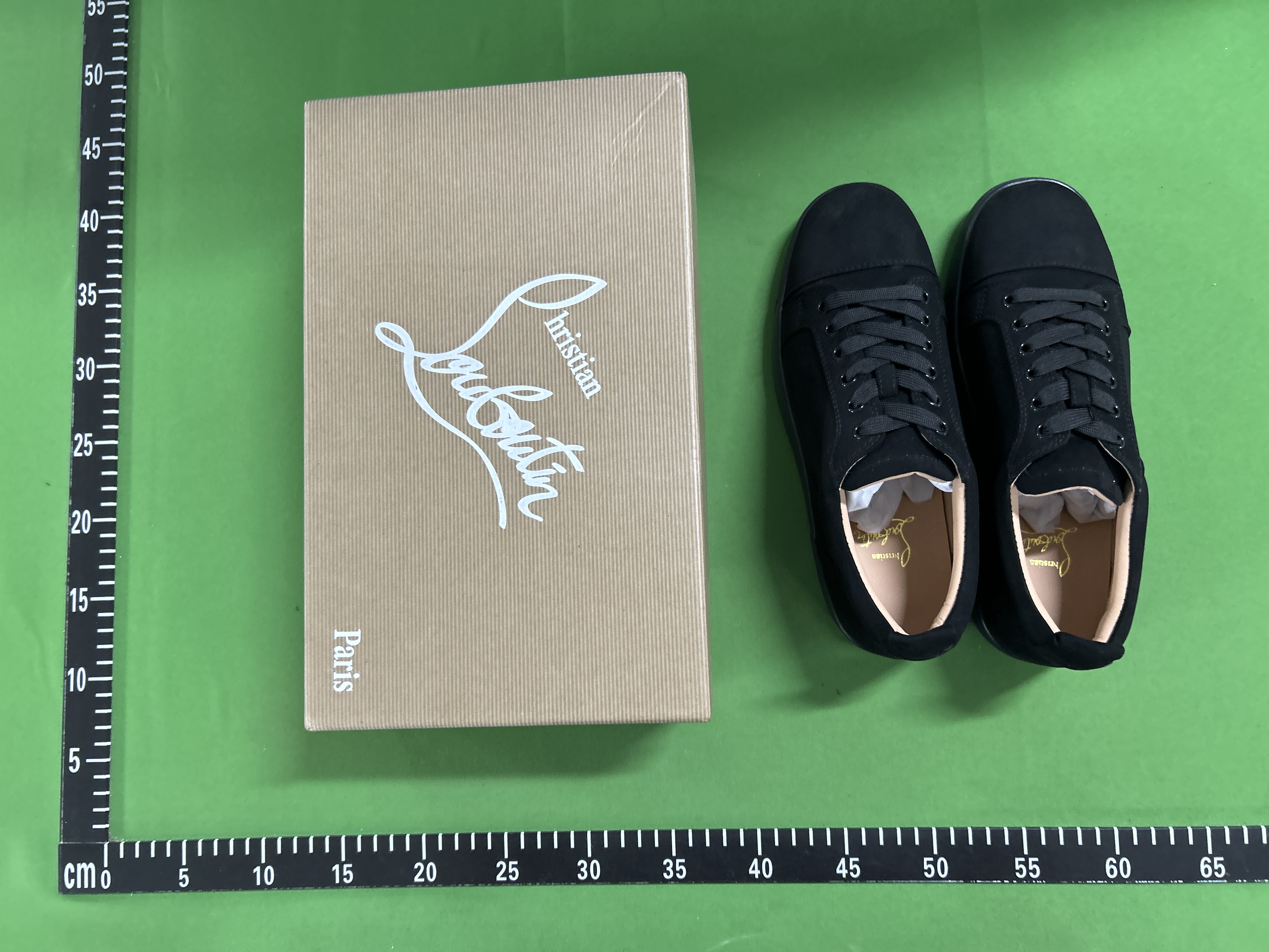 Foto QC 8 de Christian Louboutin Louis Junior Suede Low Top Sneakers Script Logo Black