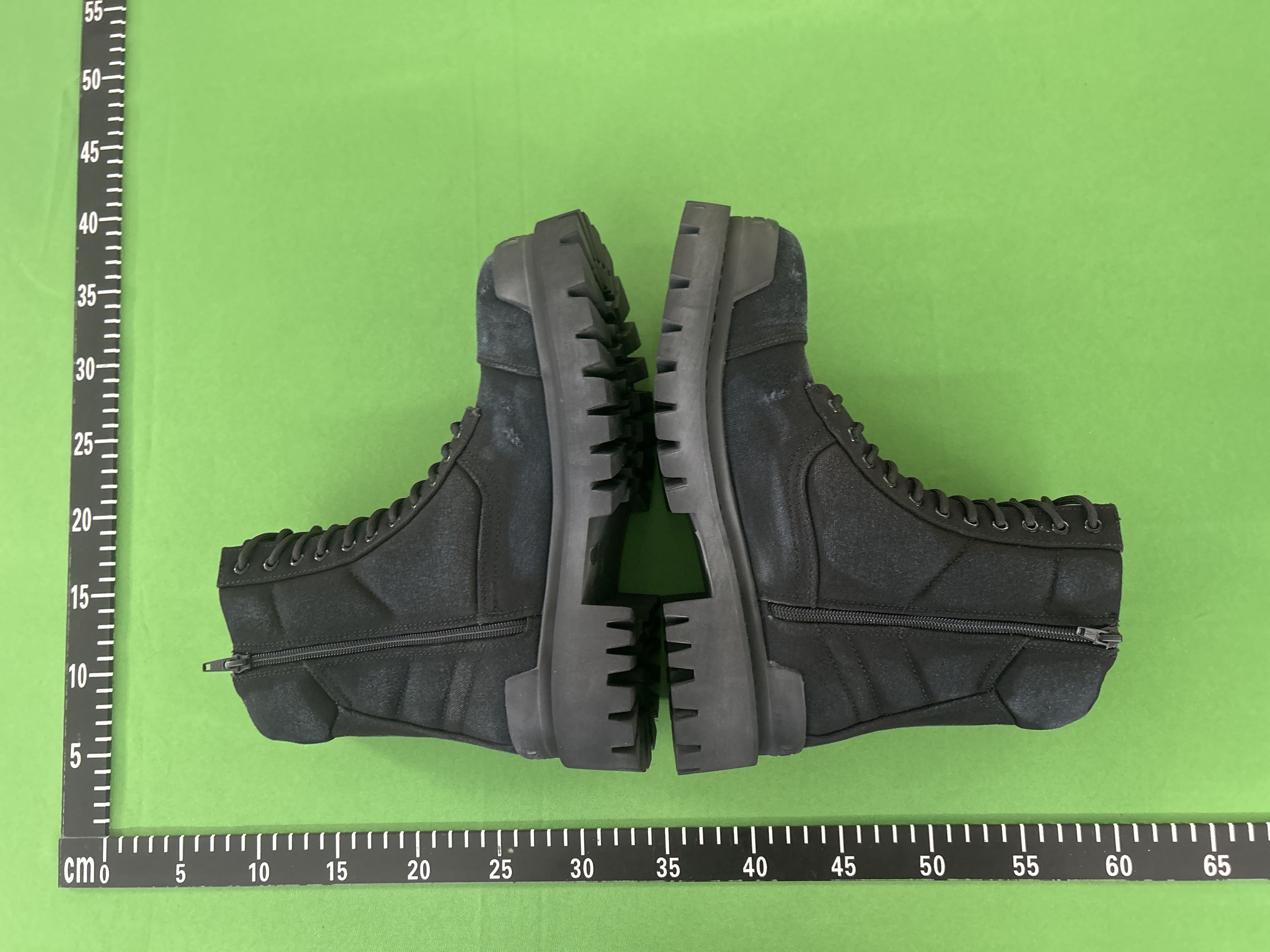 Foto QC 4 de Balenciaga Combat Strike Boot Distressed Canvas Black 694042 W2H11 1000