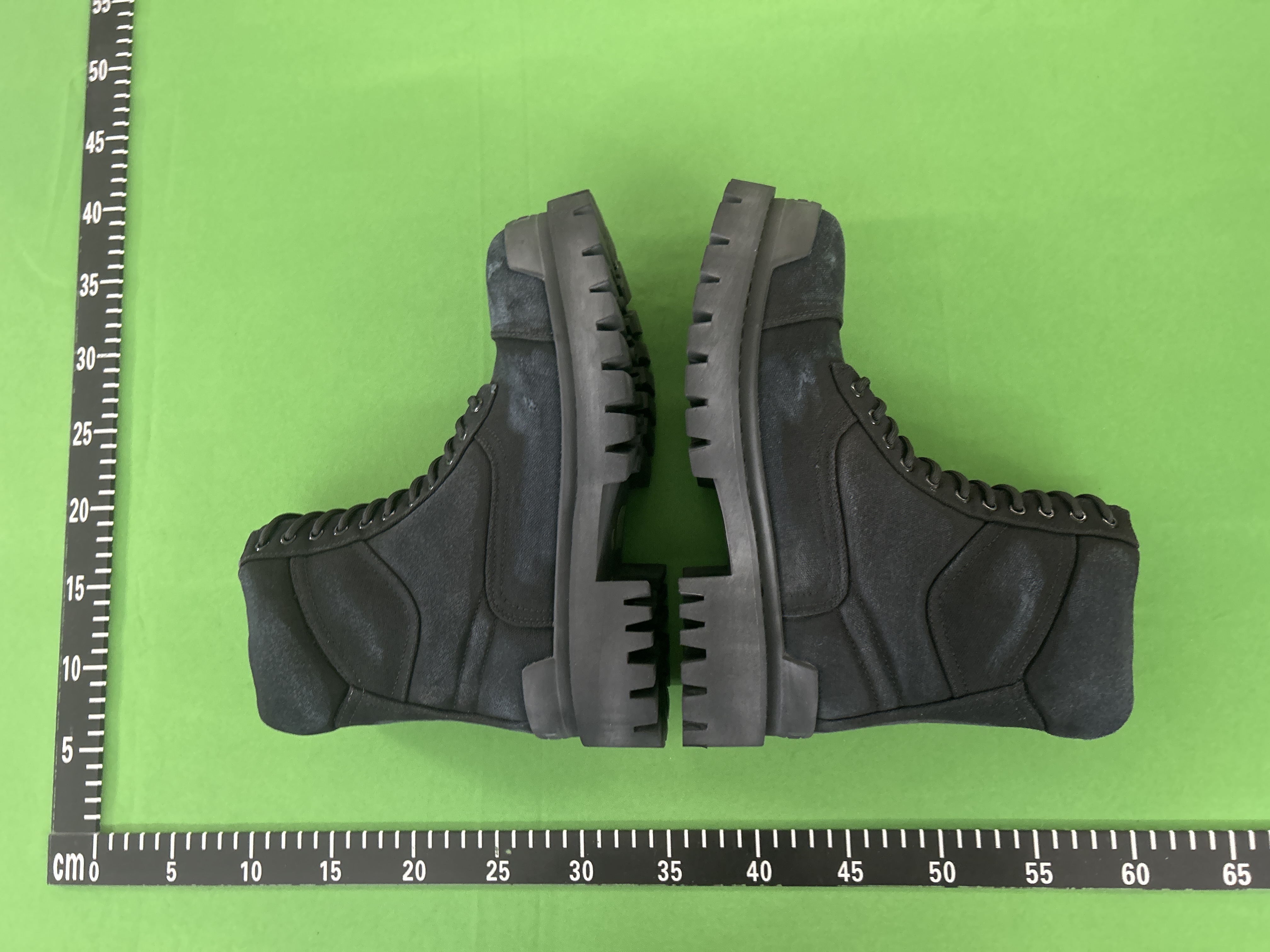 Foto QC 5 de Balenciaga Combat Strike Boot Distressed Canvas Black 694042 W2H11 1000