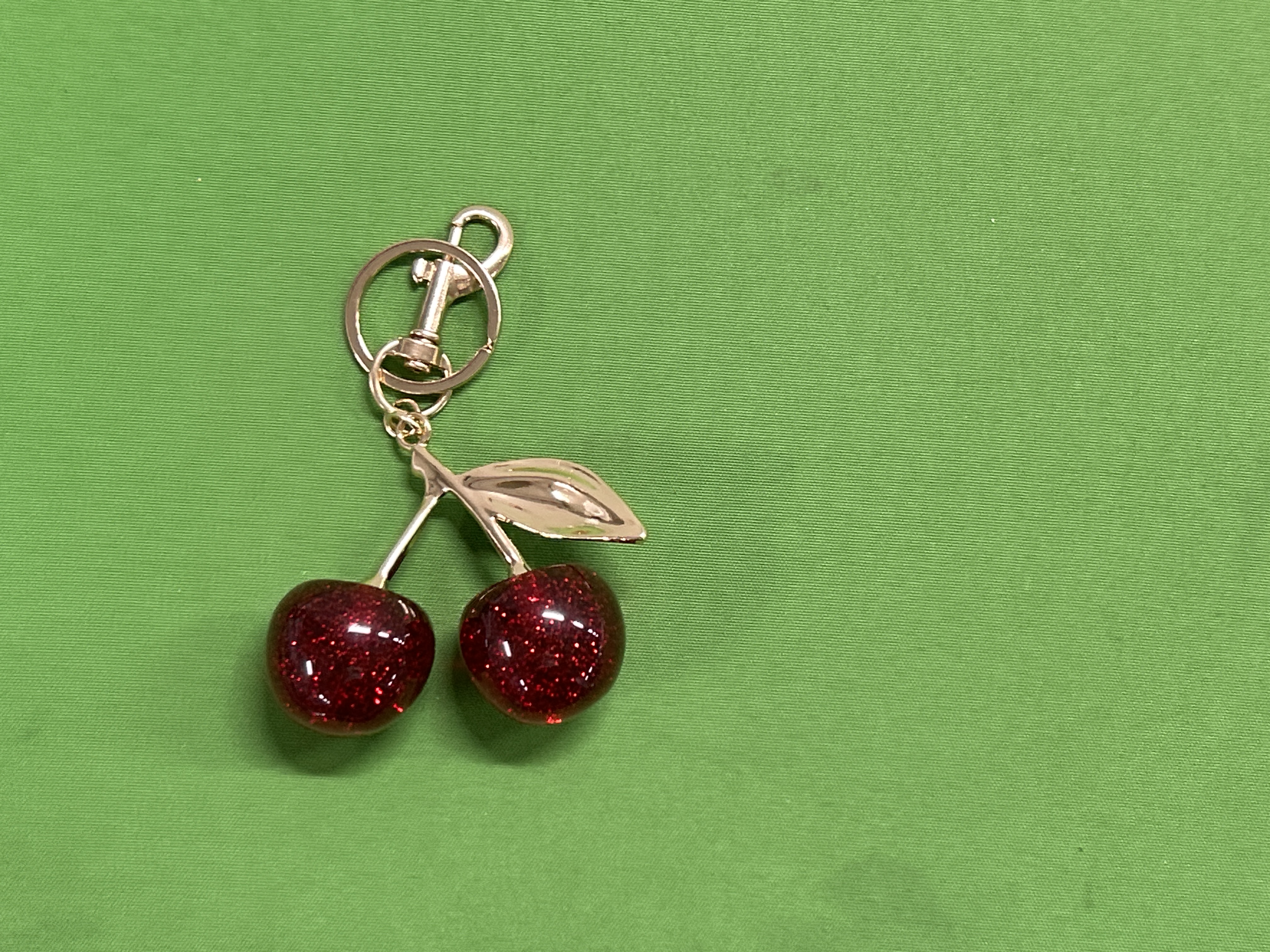 Foto QC 7 de Cherry Keychain Red