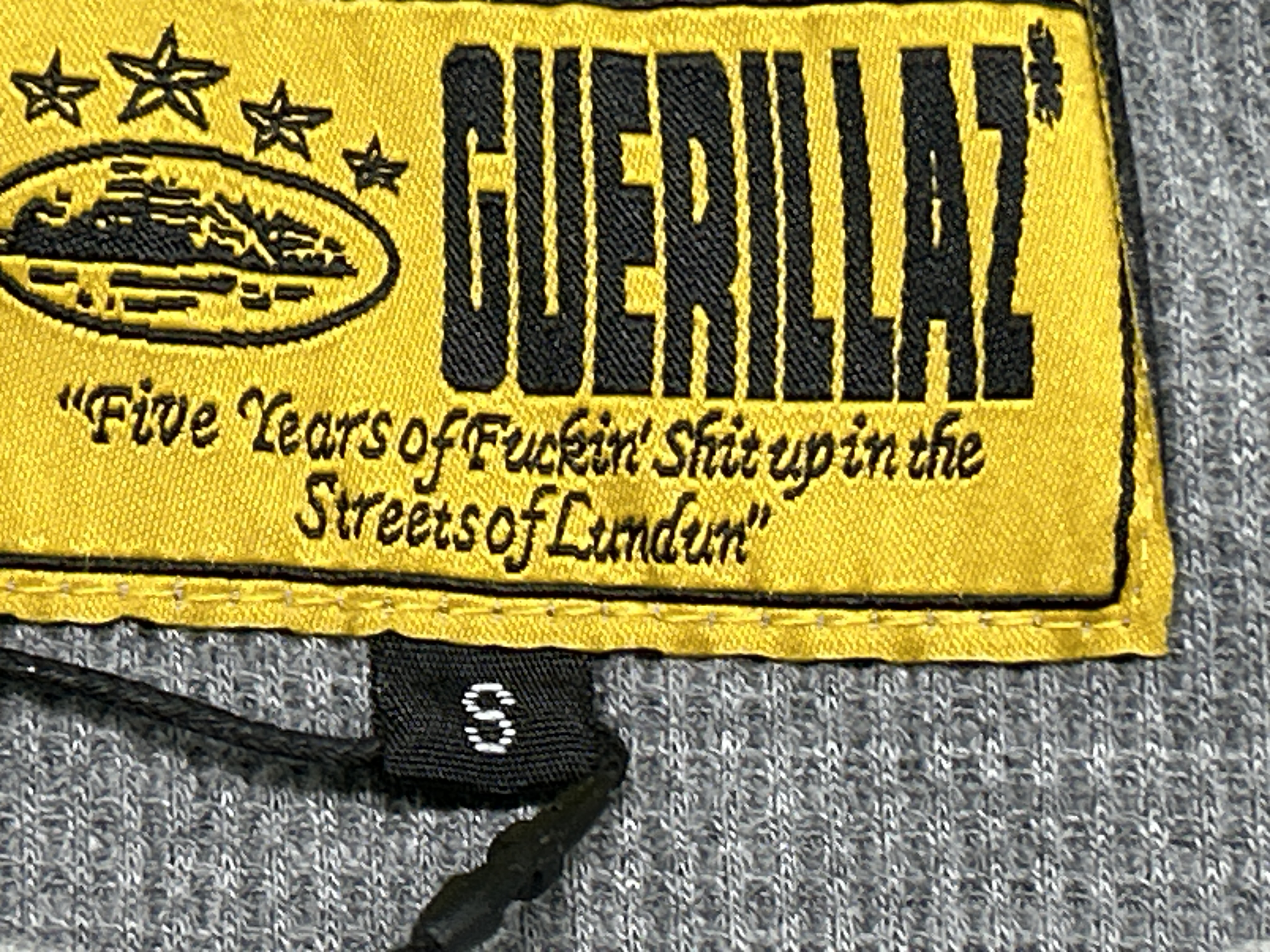 Foto QC 6 de Guerrillaz Tank Logo Stars Print Grey