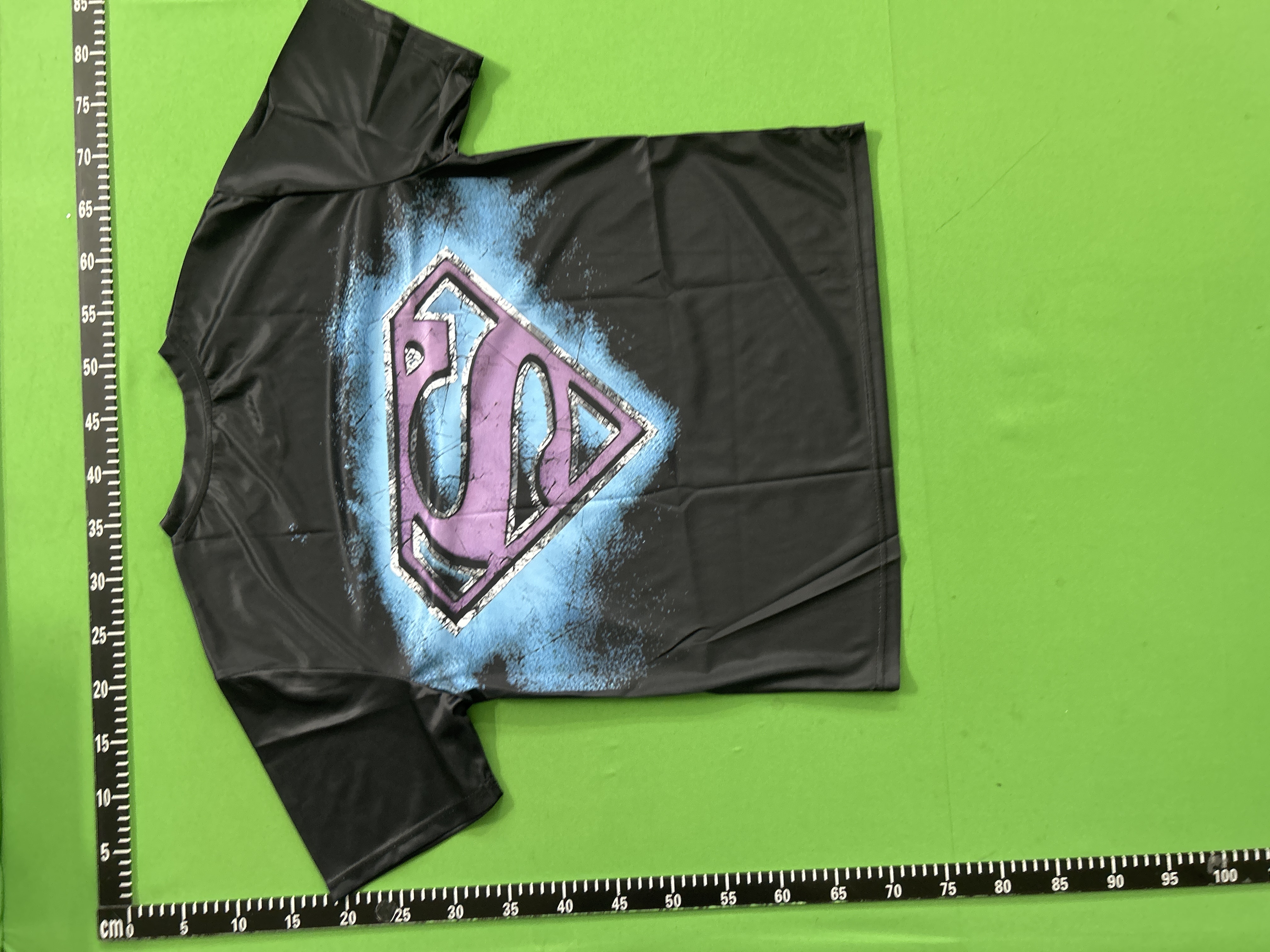 Foto QC 4 de YoungLA x Superman Huge Tee Man of Steel