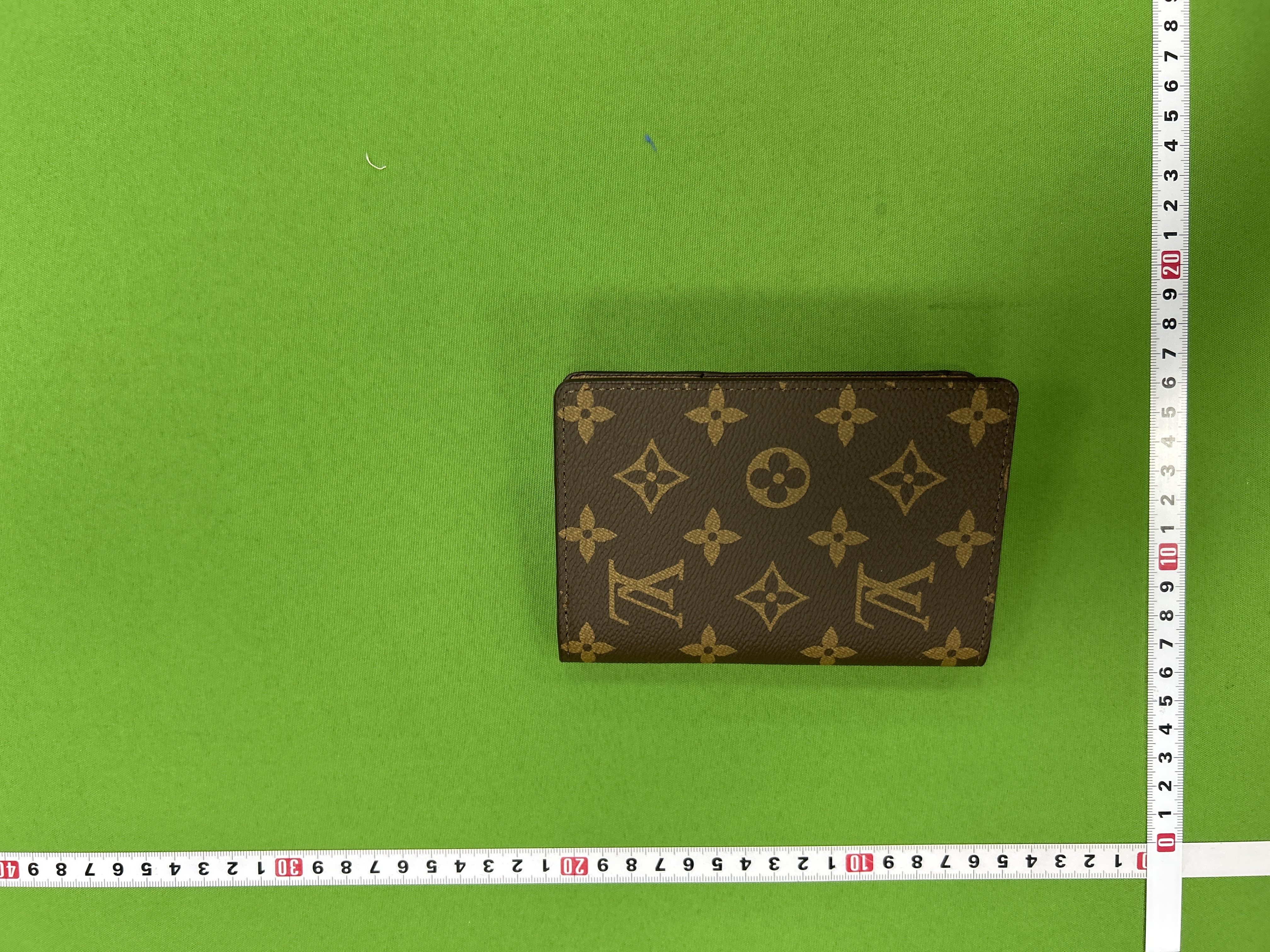 Foto QC 5 de Louis Vuitton Passport Cover Monogram Canvas Brown