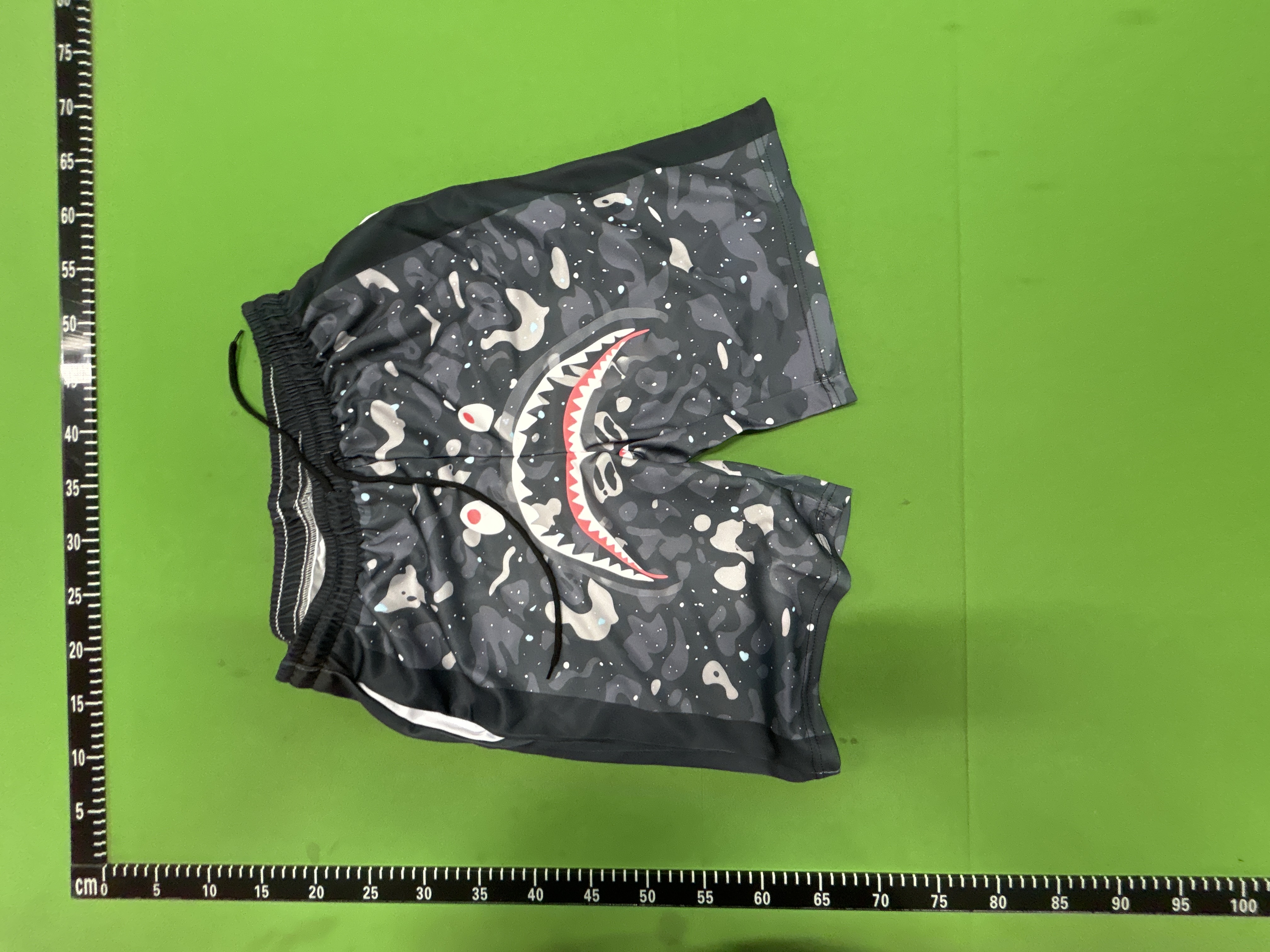 Foto QC 3 de BAPE Shark Sweat Shorts 1st Camo Half Red