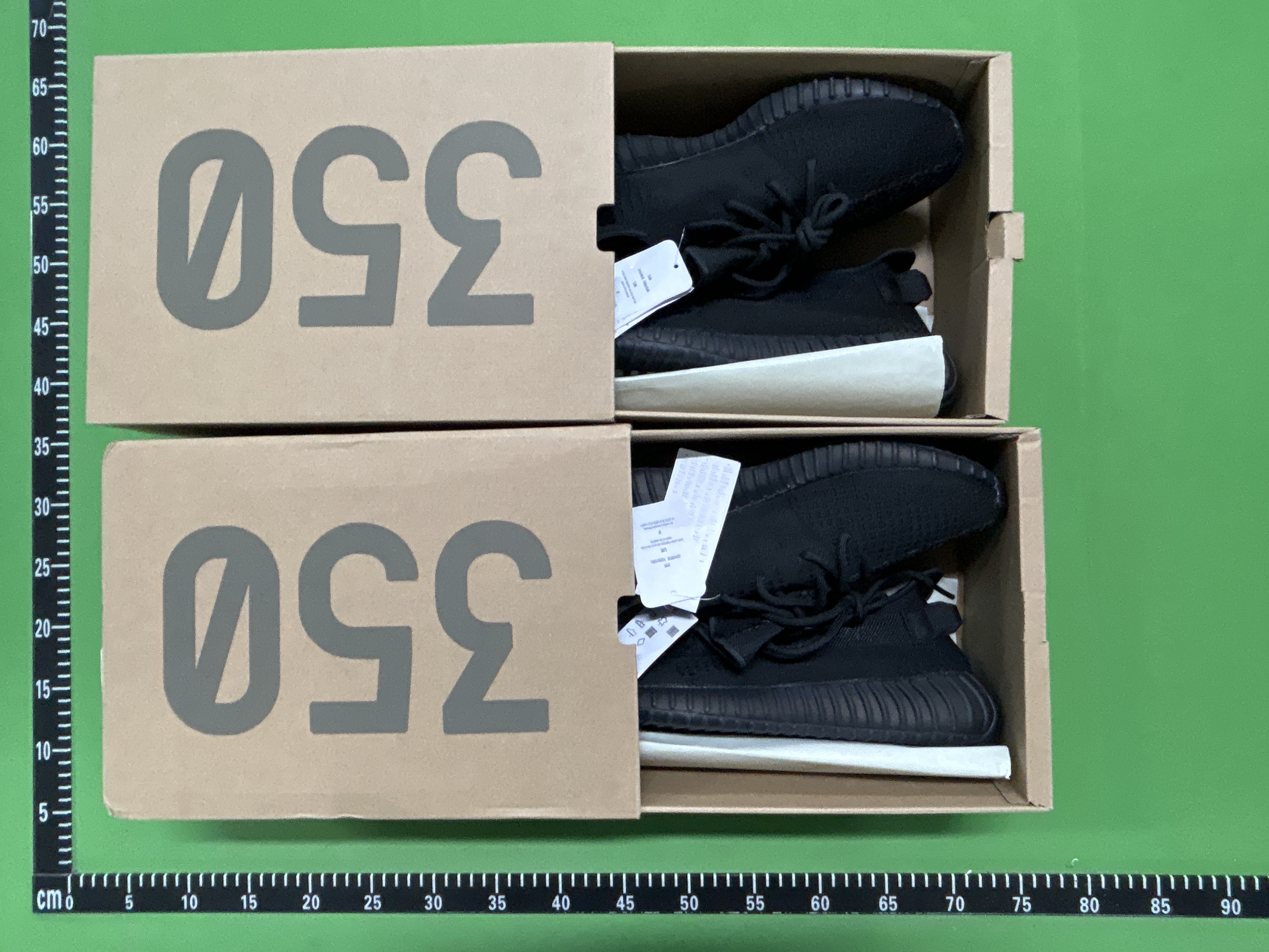 Foto QC 2 de Yeezy Boost 350 V2 Tail Light FX9017