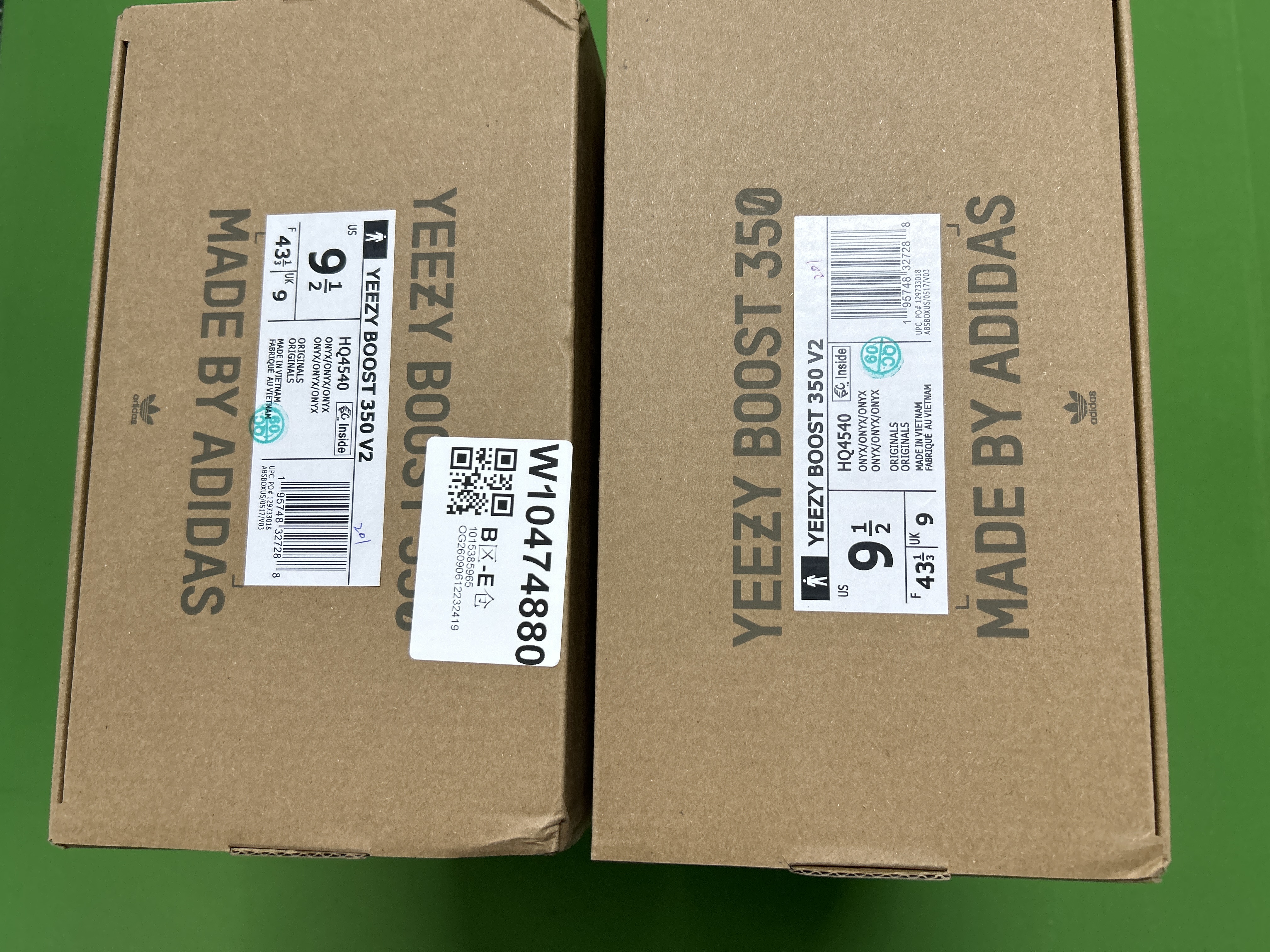 Foto QC 1 de Yeezy Boost 350 V2 Tail Light FX9017