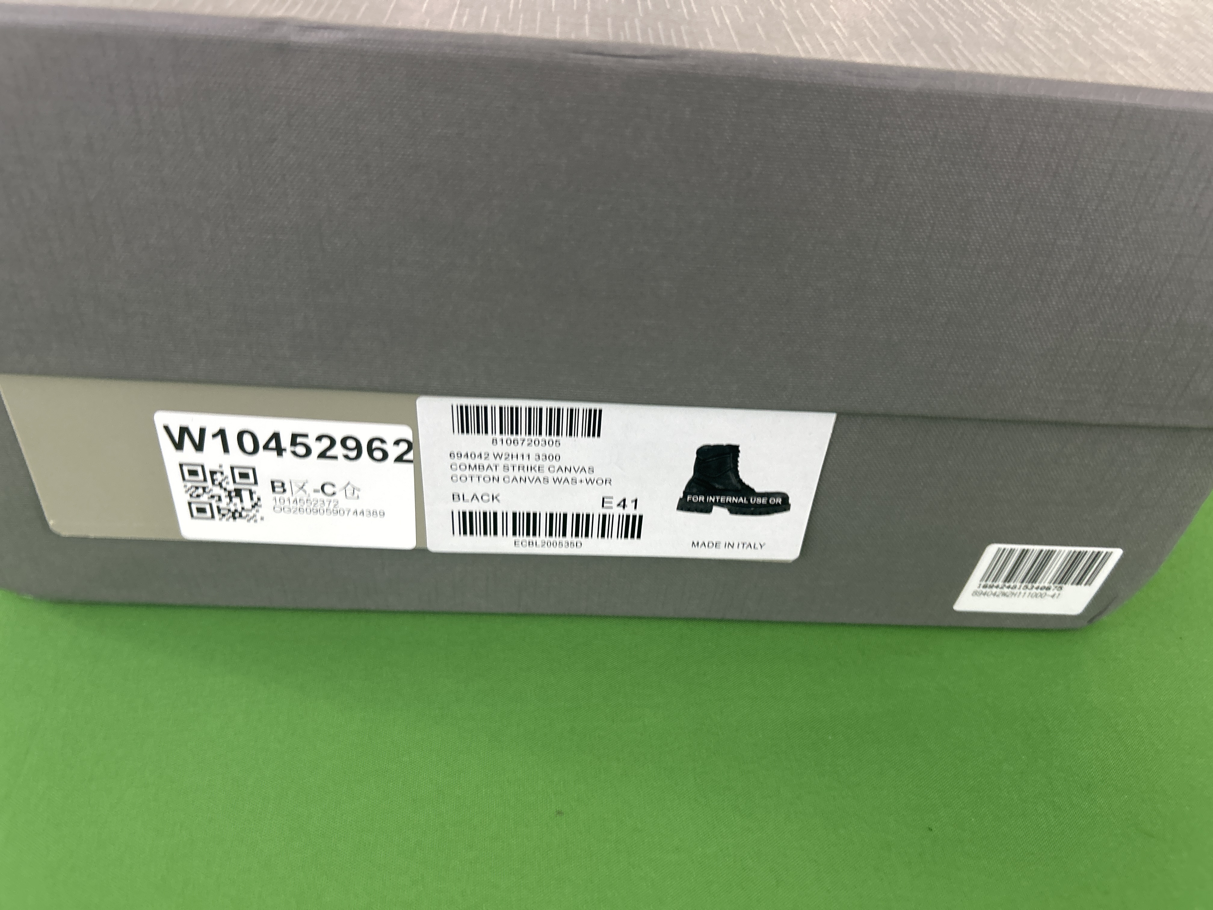 Foto QC 1 de Balenciaga Combat Strike Boot Distressed Canvas Black 694042 W2H11 1000
