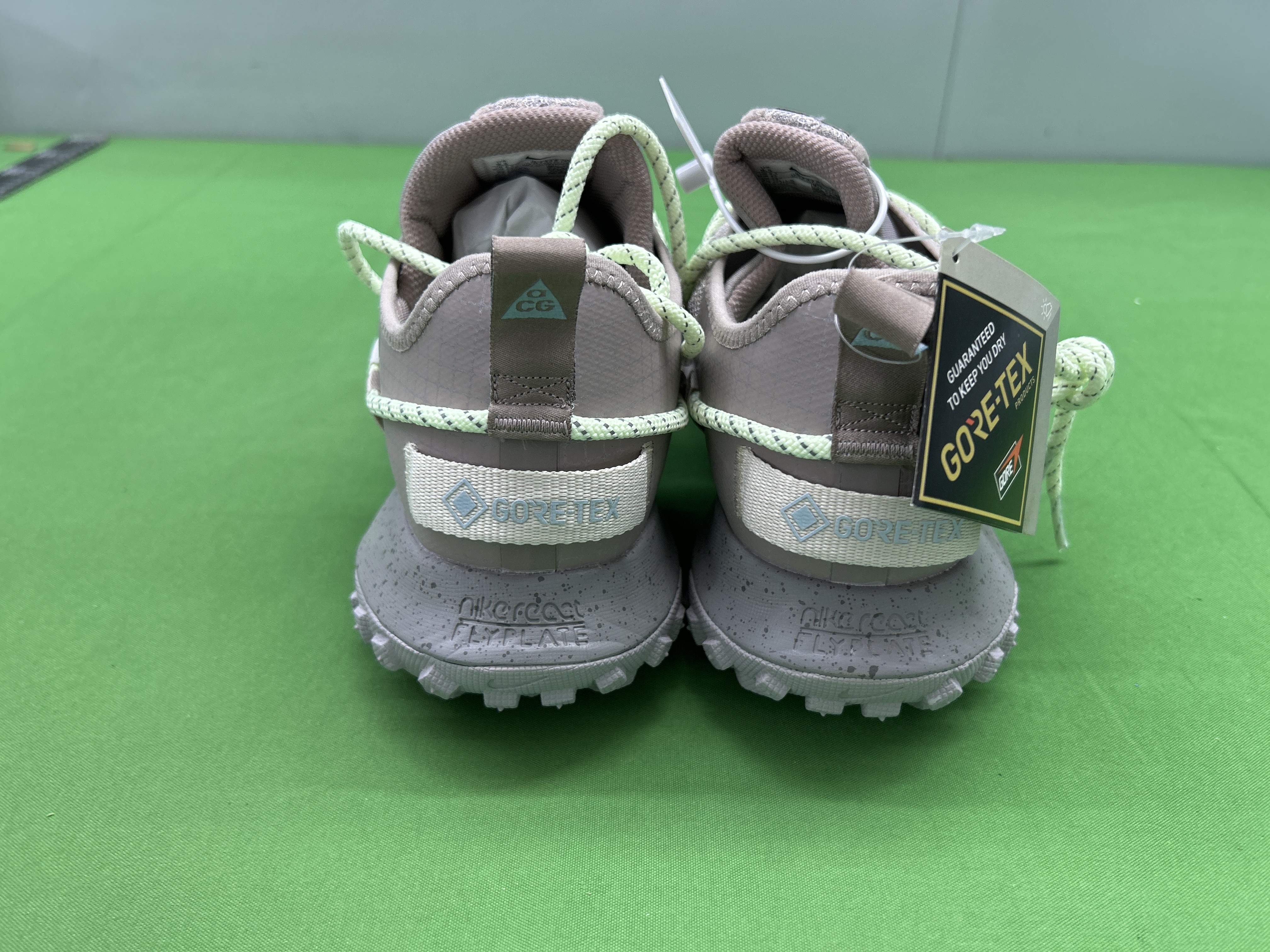 Foto QC 3 de Nike ACG Mountain Fly Gore-Tex Black Dark Grey CT2904-002