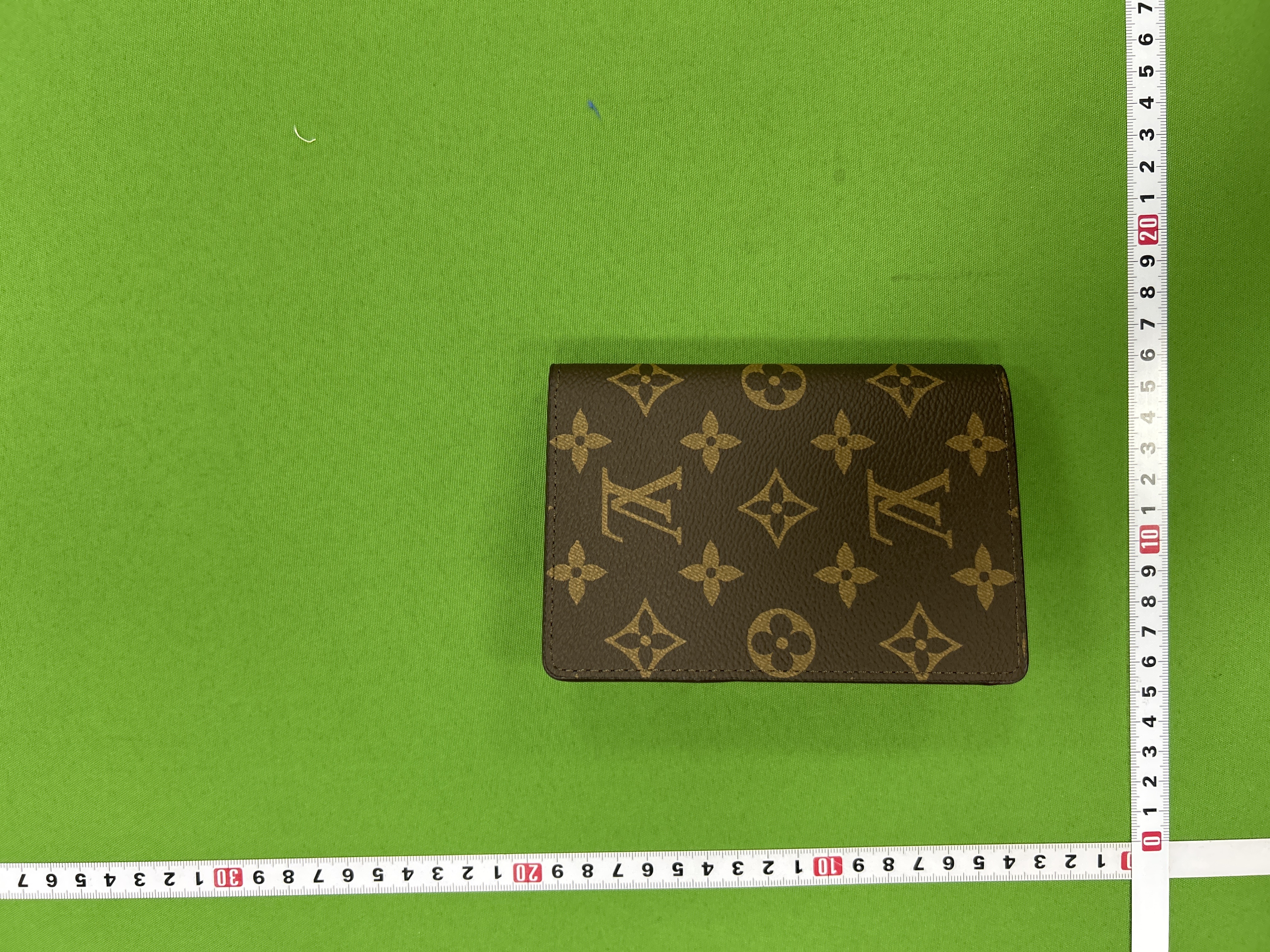 Foto QC 6 de Louis Vuitton Passport Cover Monogram Canvas Brown