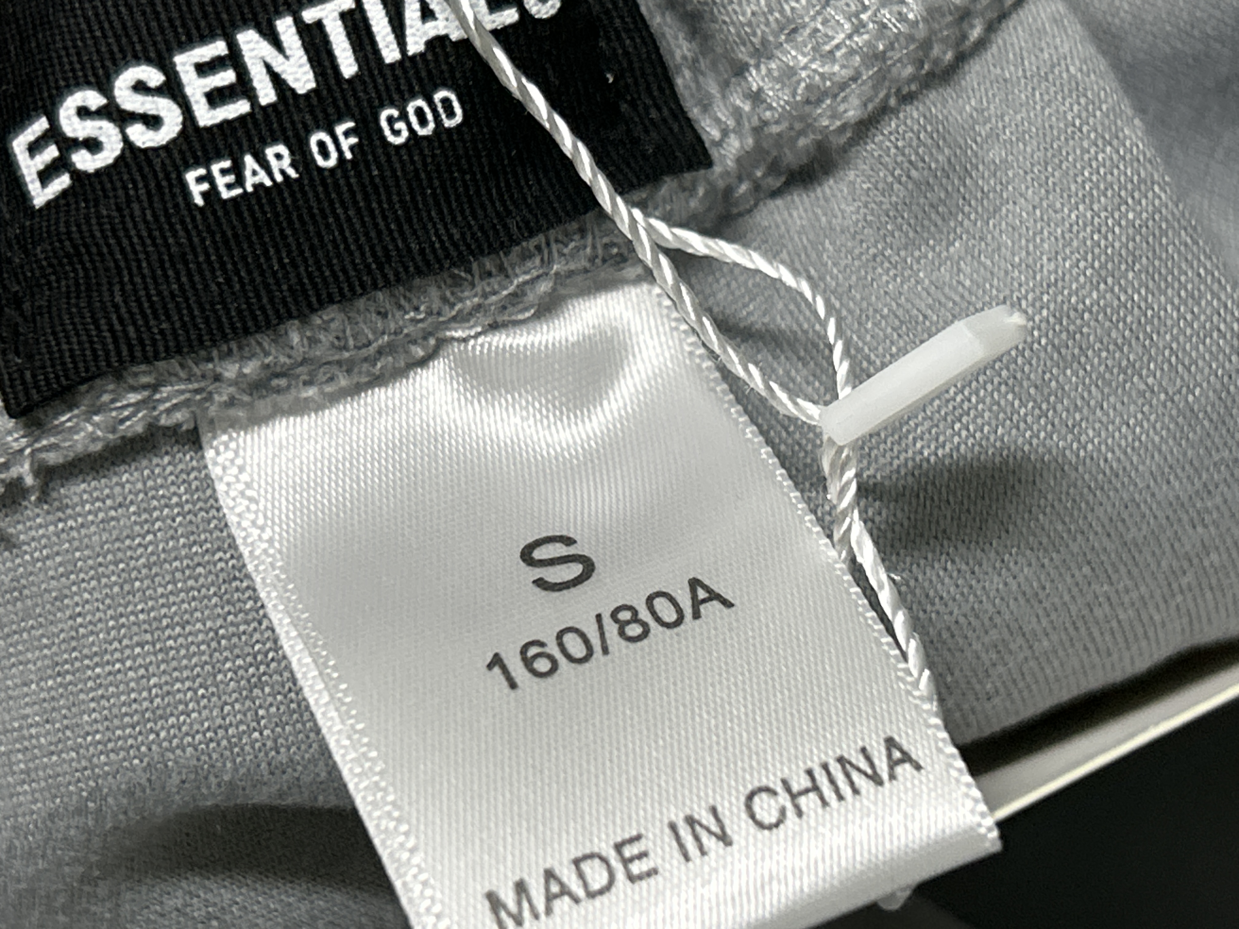 Foto QC 2 de Fear of God Essentials Sweat Shorts Logo Heather Grey
