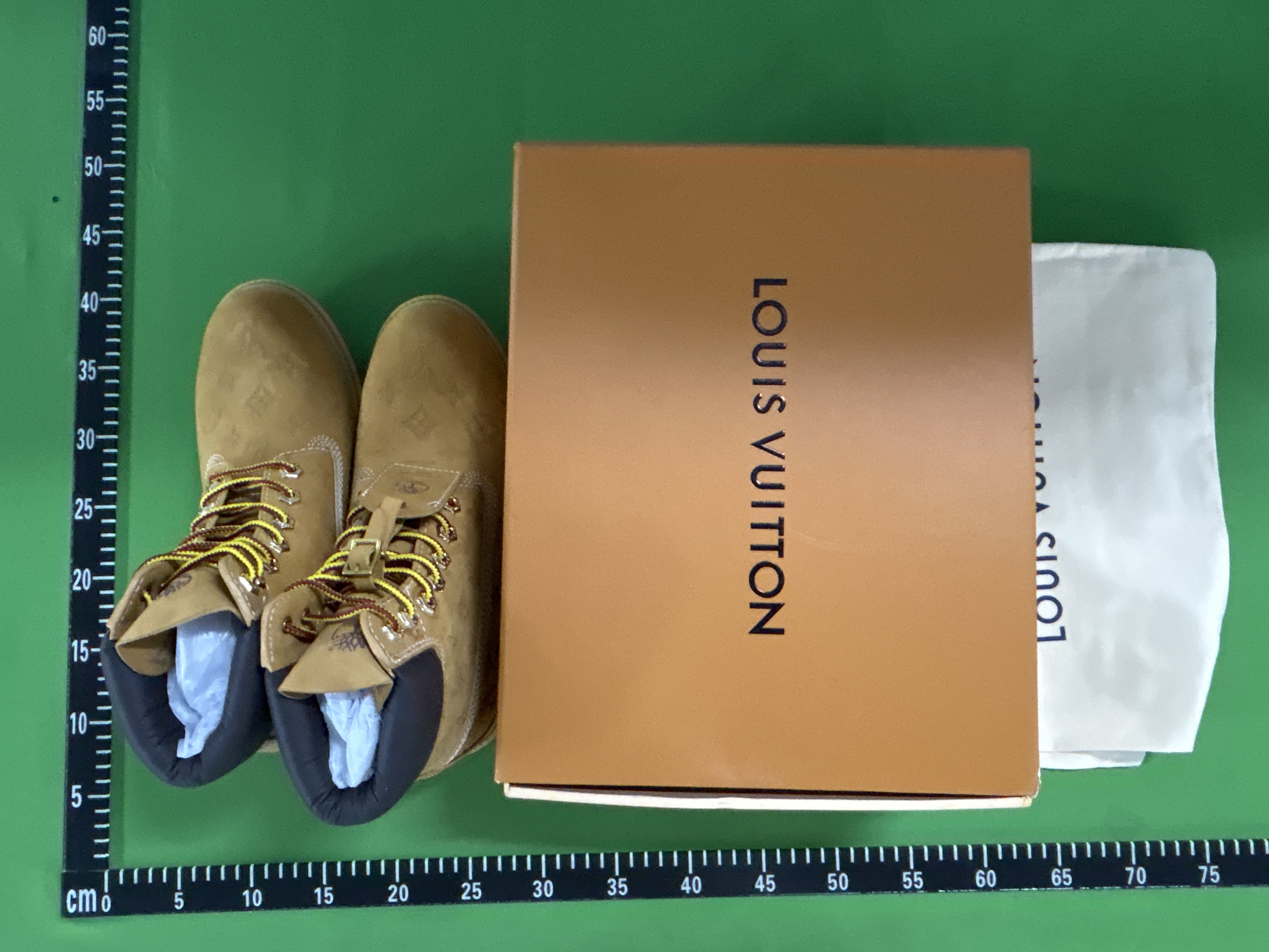Foto QC 8 de Louis Vuitton 6-Inch Boot Black Monogram Louis Vuitton x Timberland