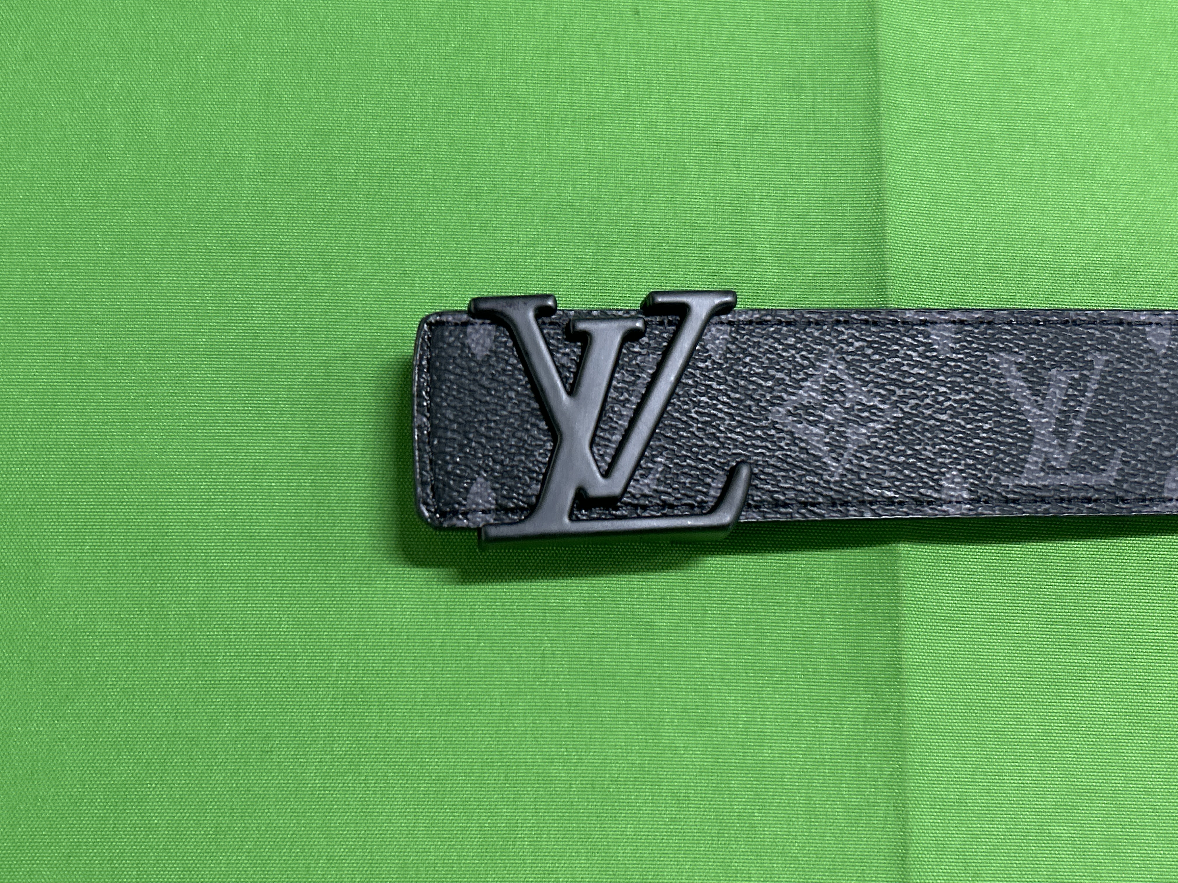 Foto QC 2 de Louis Vuitton LV Initiales Reversible Belt Monogram Eclipse